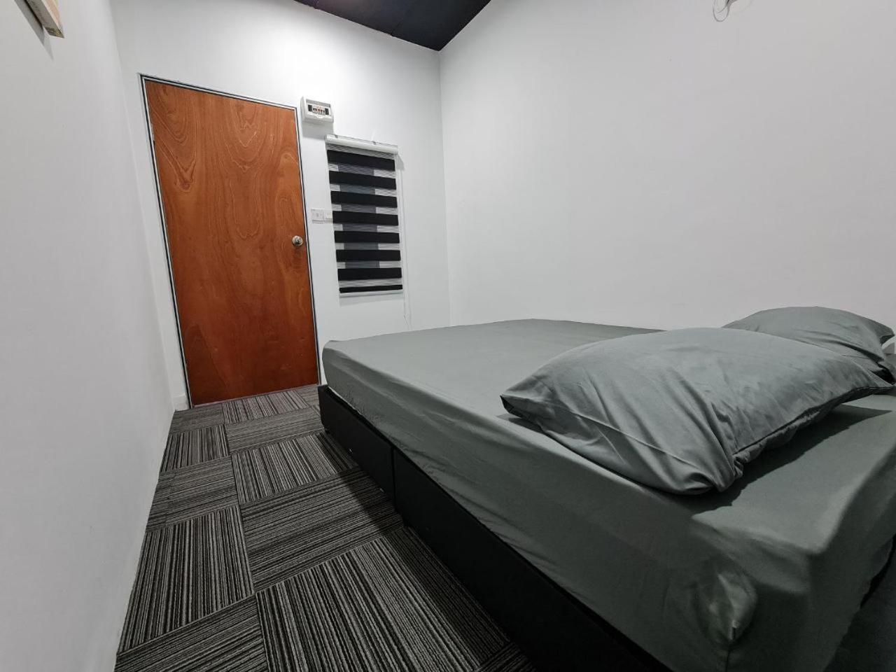 Double Room with Shared Bathroom photo 3