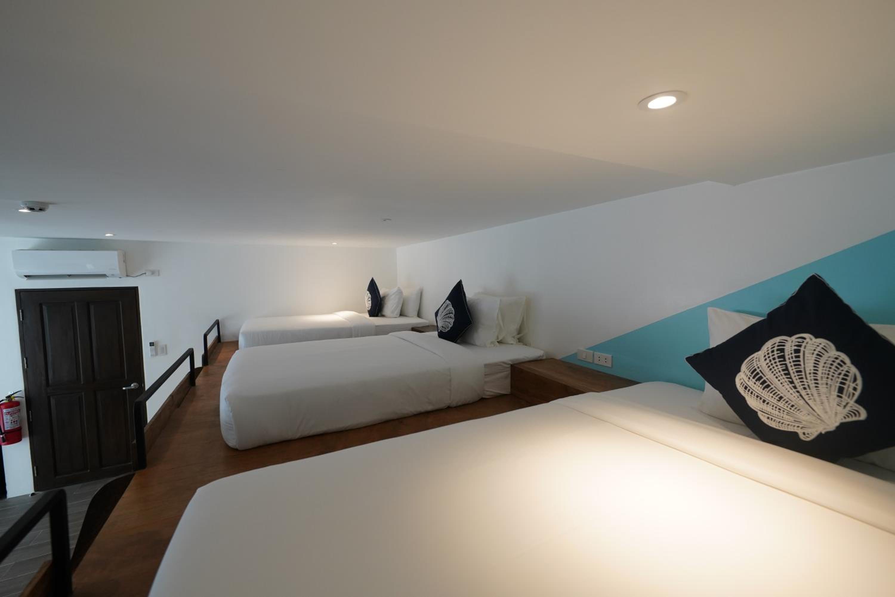 Deluxe Family Room - Photo 3