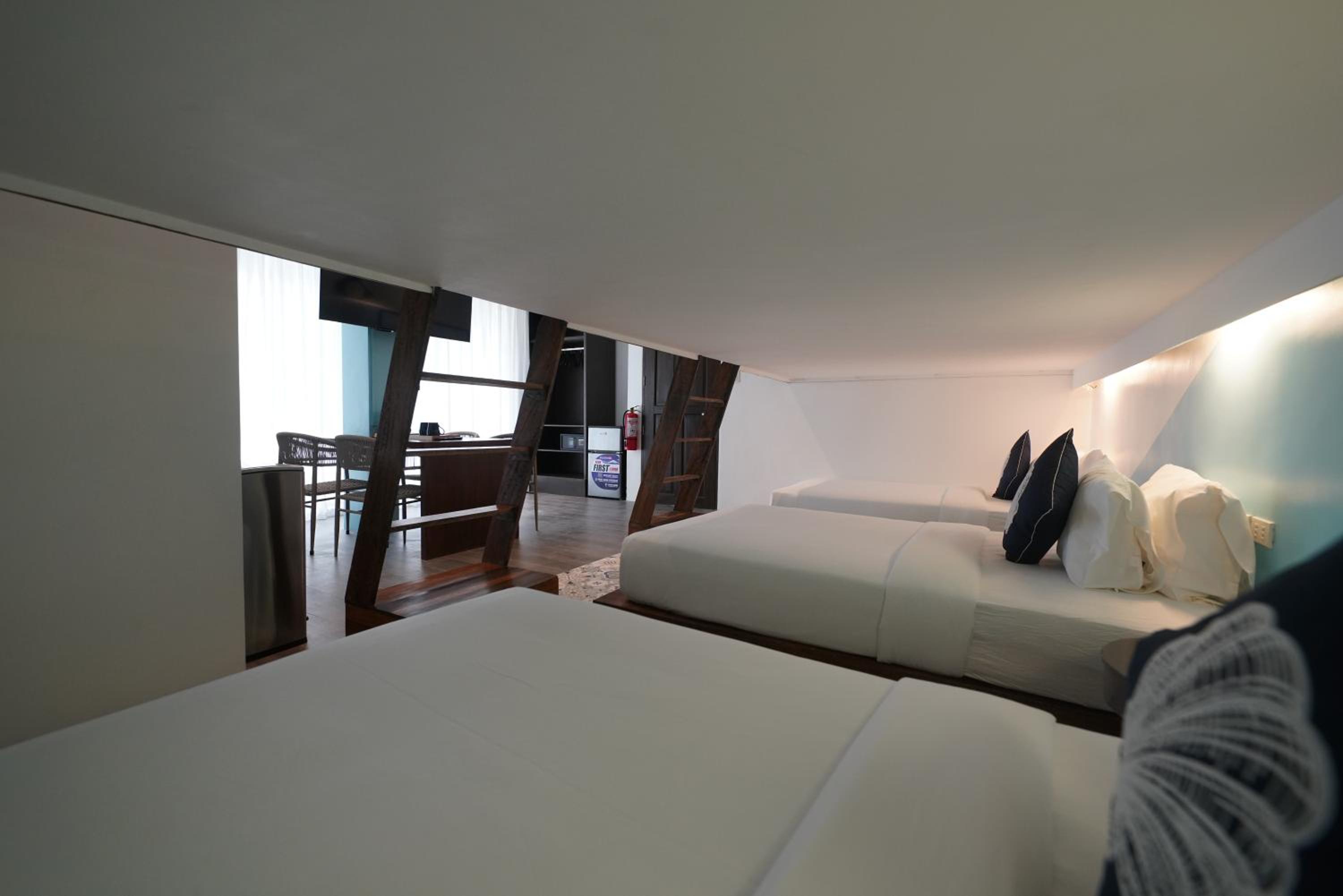 Deluxe Family Room - Photo 6