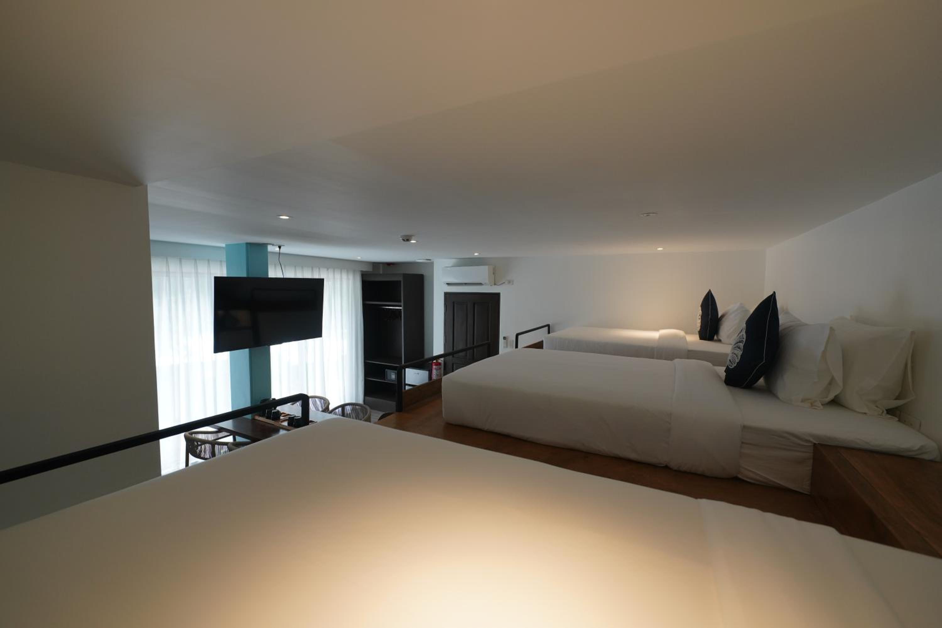 Deluxe Family Room - Photo 8