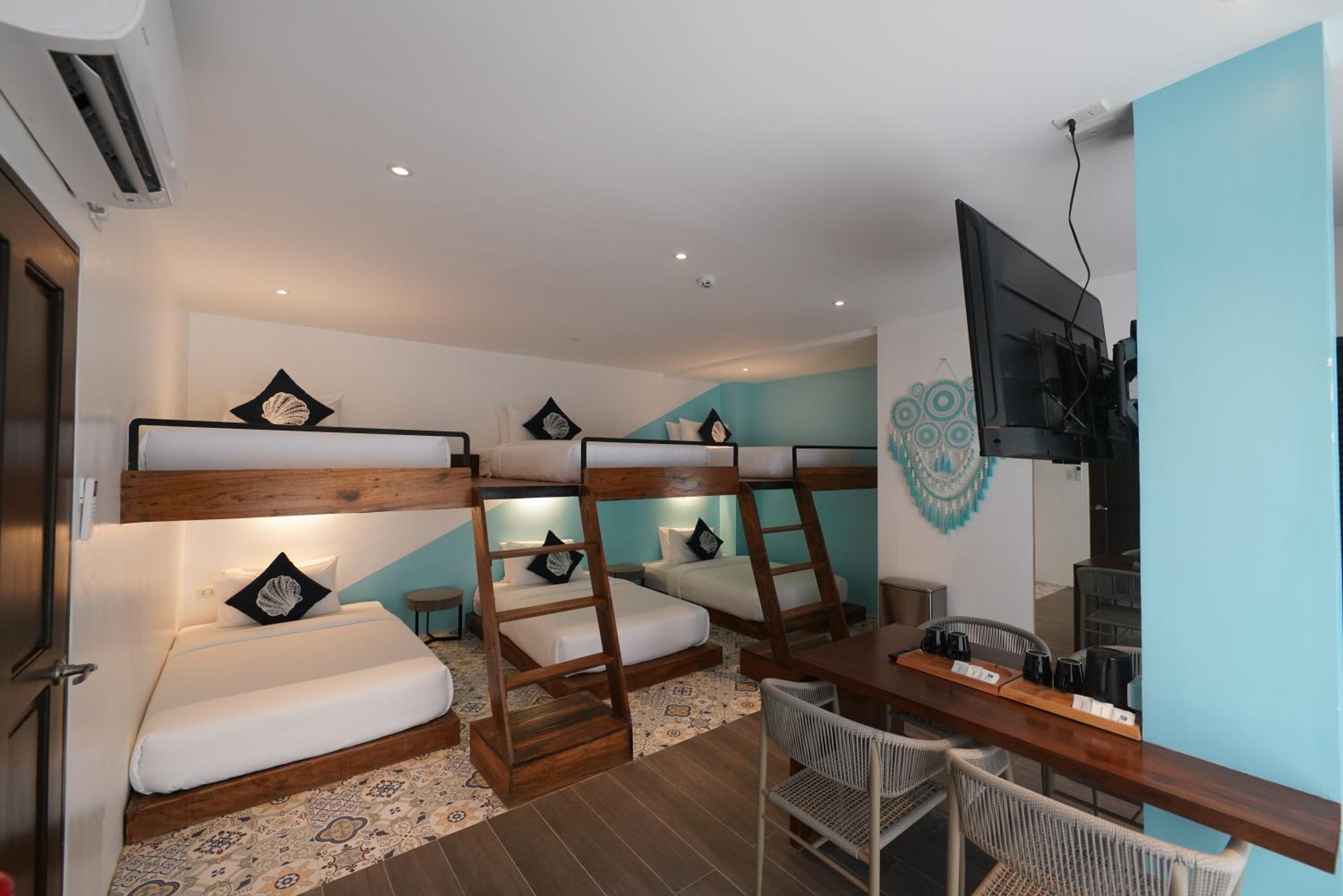 Deluxe Family Room - Photo 1