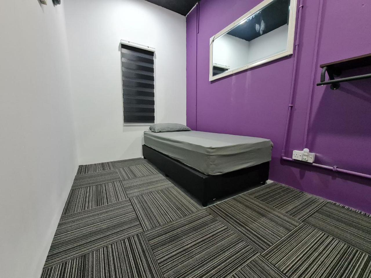 Single Room with Shared Bathroom photo 3