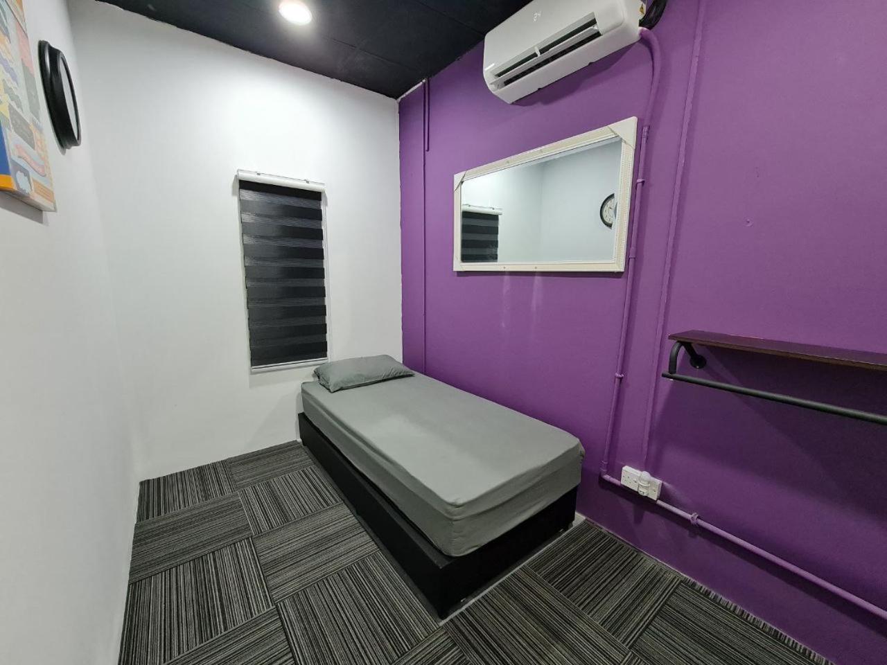 Single Room with Shared Bathroom photo 1