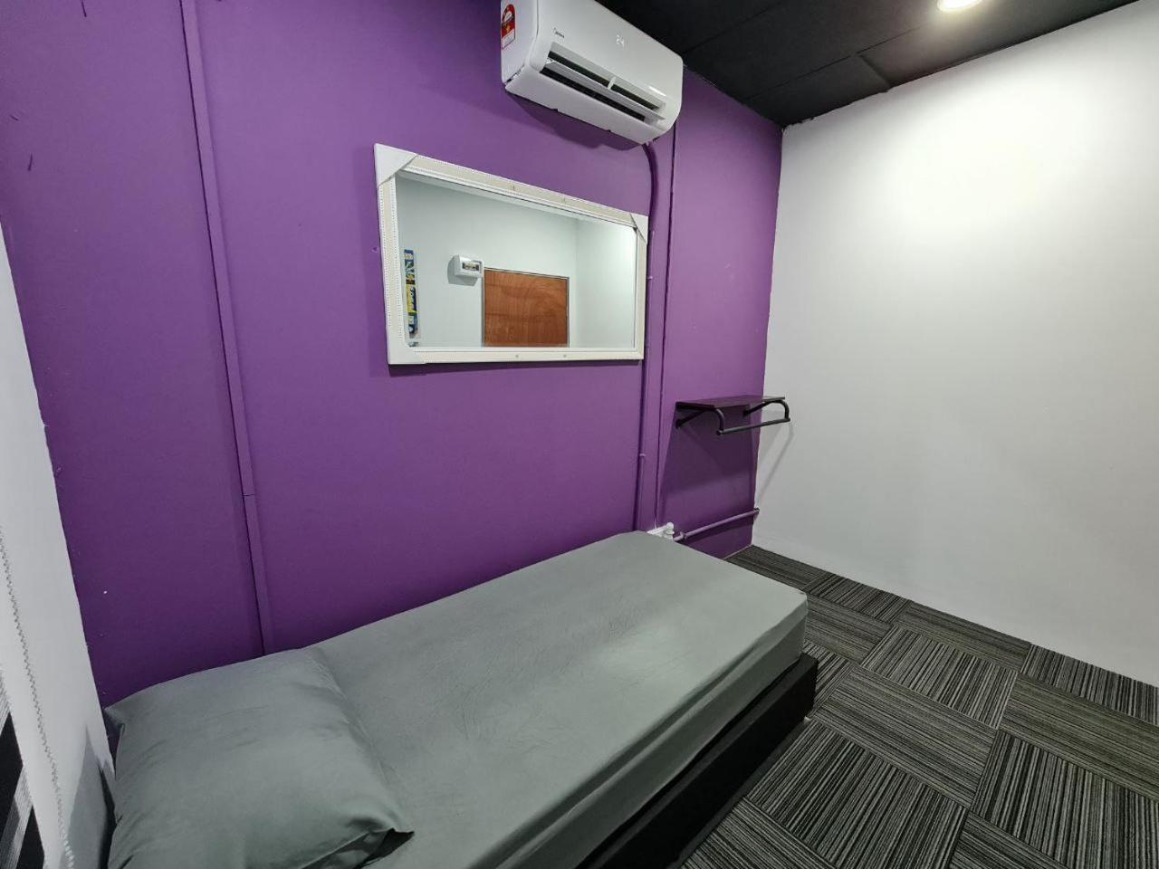 Single Room with Shared Bathroom photo 2