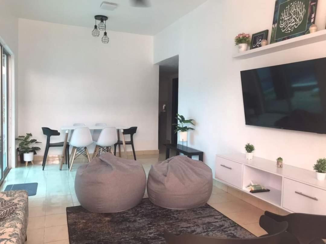 Three-Bedroom House photo 1