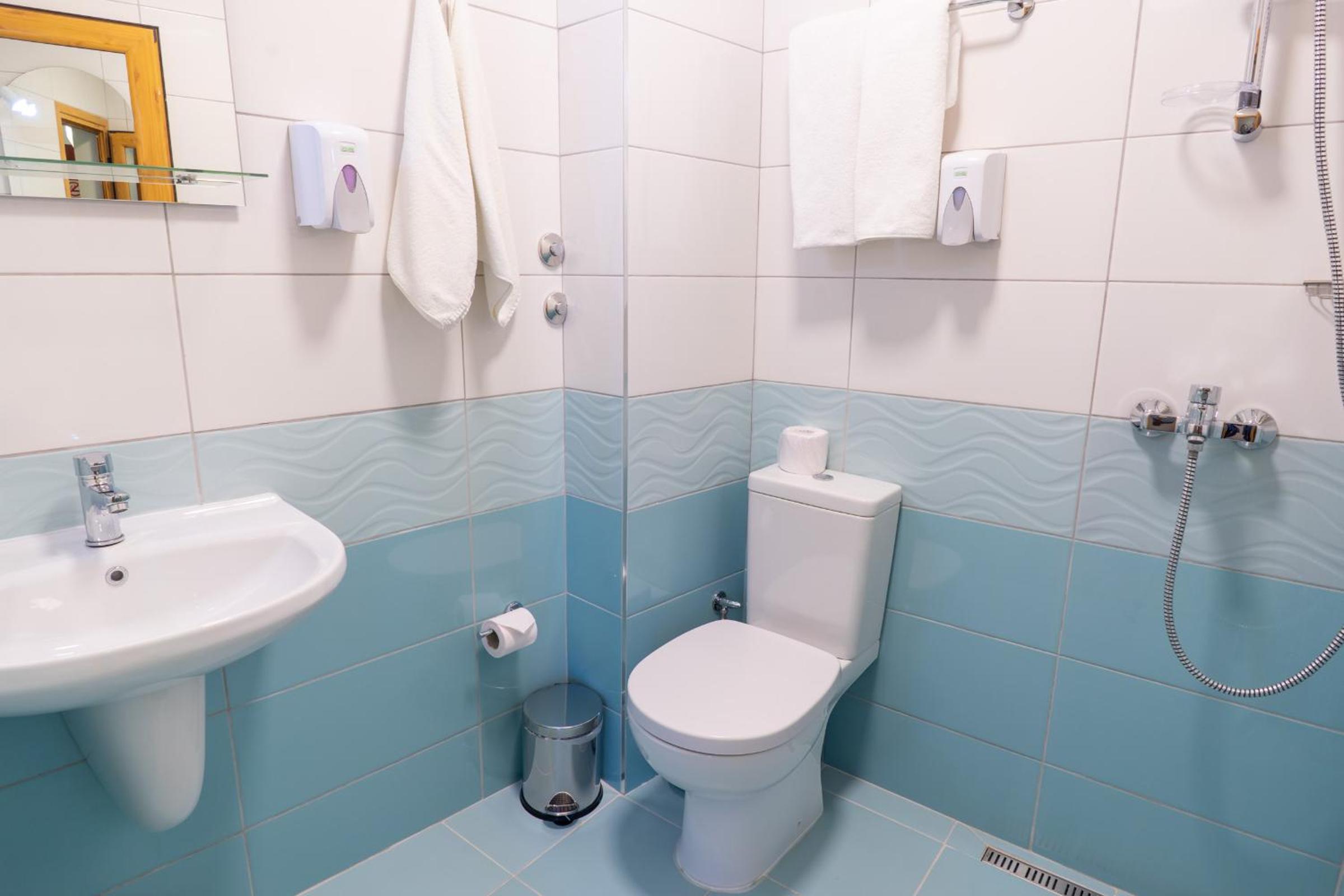Double or Twin Room - Photo 3