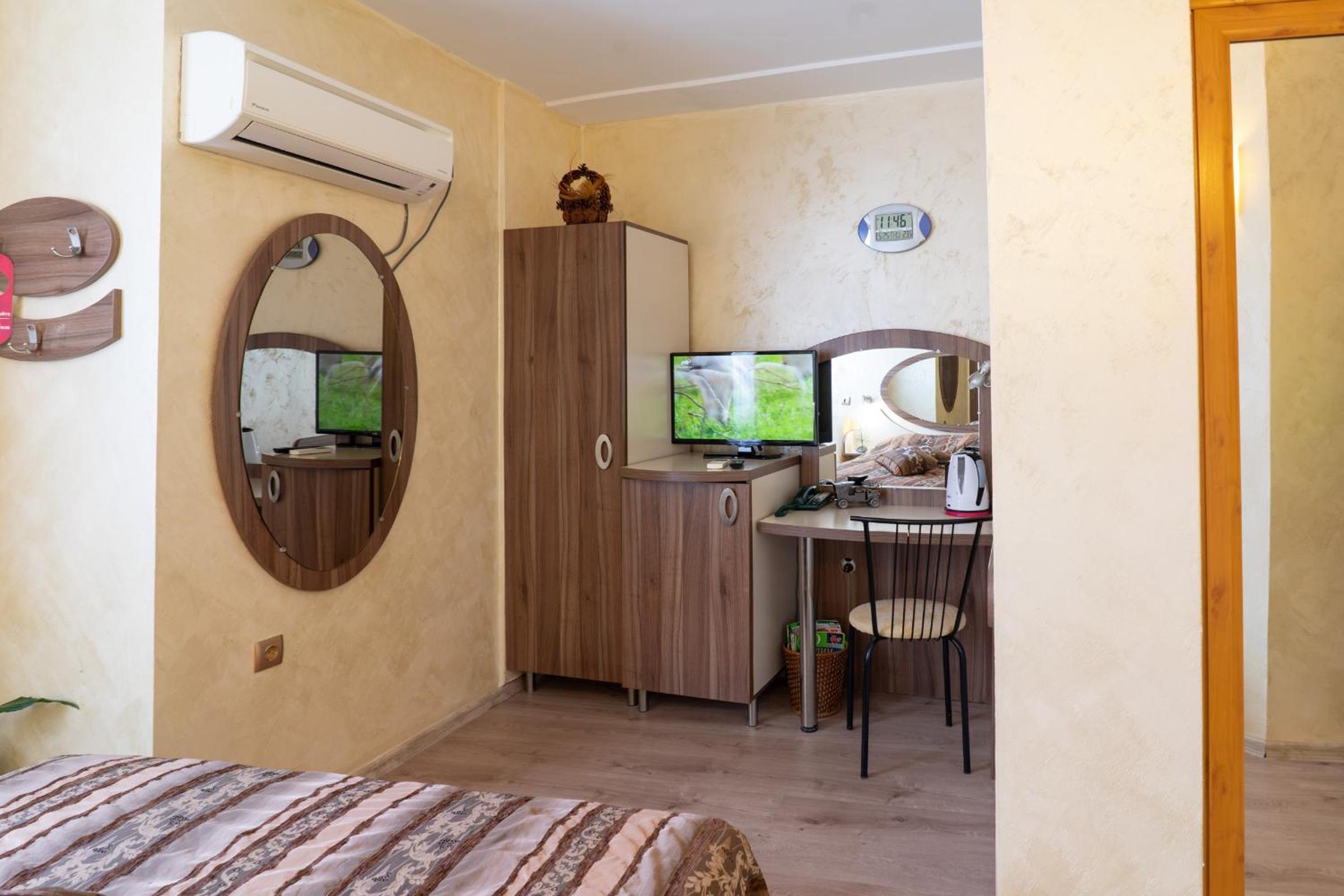 Double or Twin Room - Photo 11