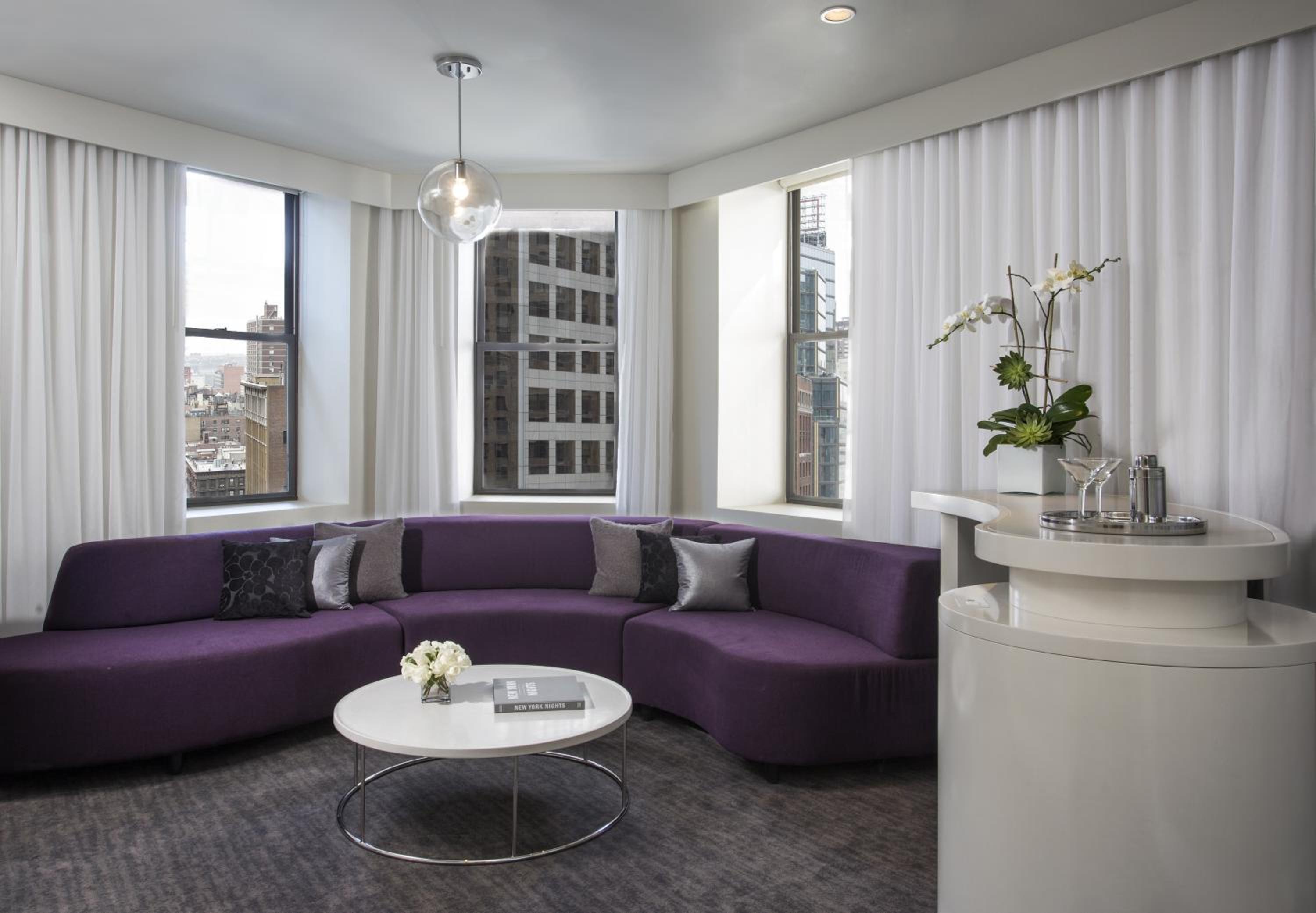 One-Bedroom King Platinum King Suite - High Floor thumbnail 5
