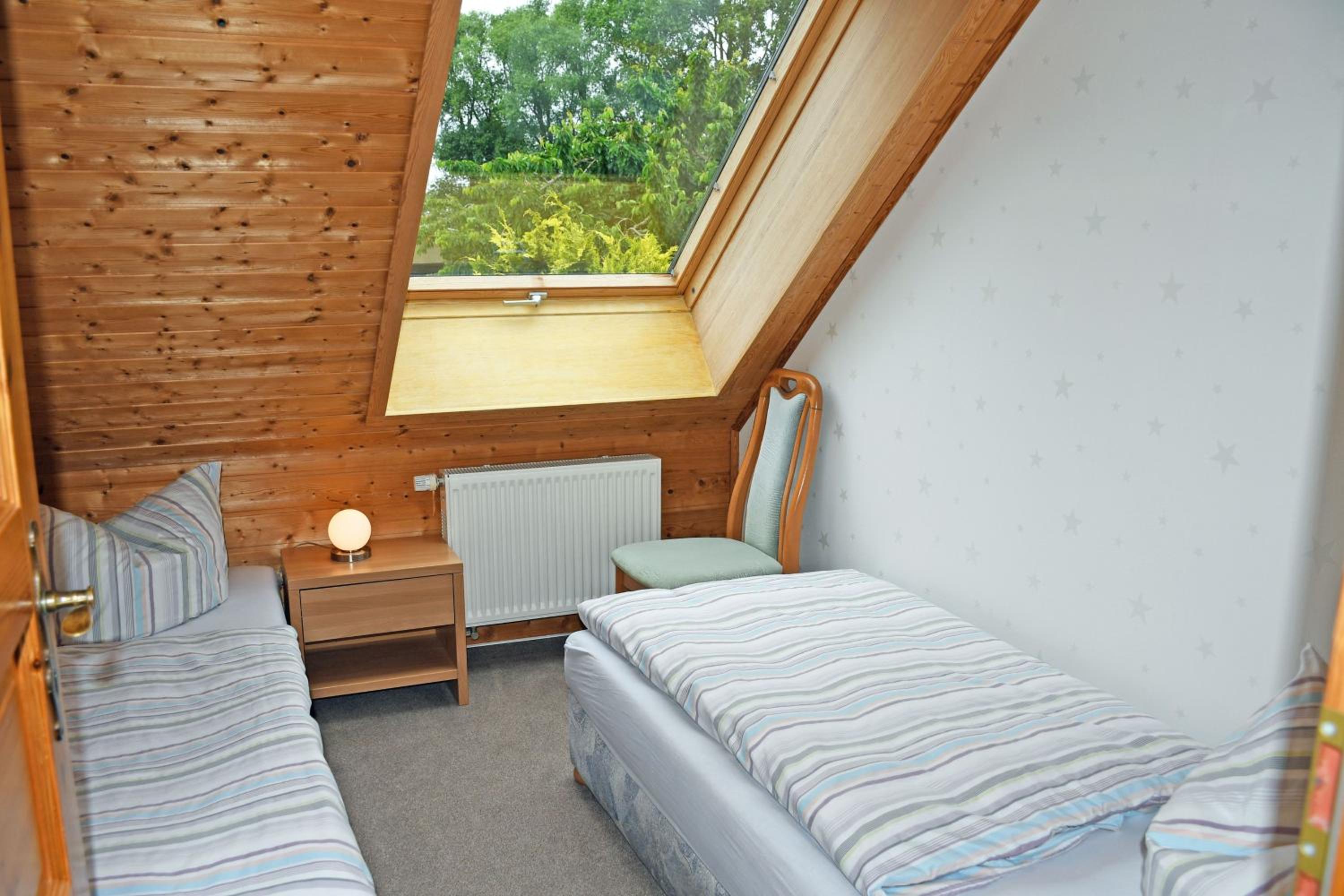 Two-Bedroom Apartment with Shower  photo 2
