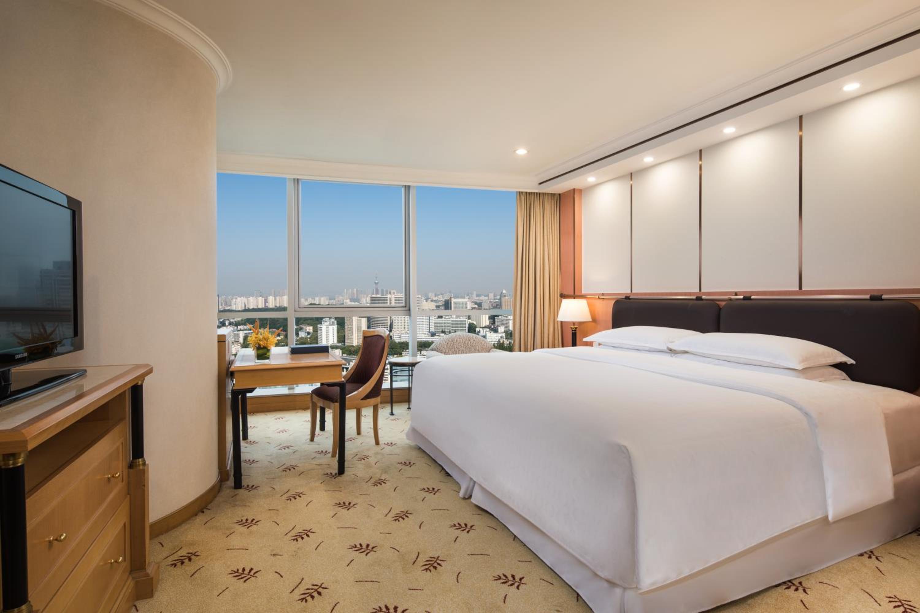 Superior King Room, Guest room, 1 King - Photo 1