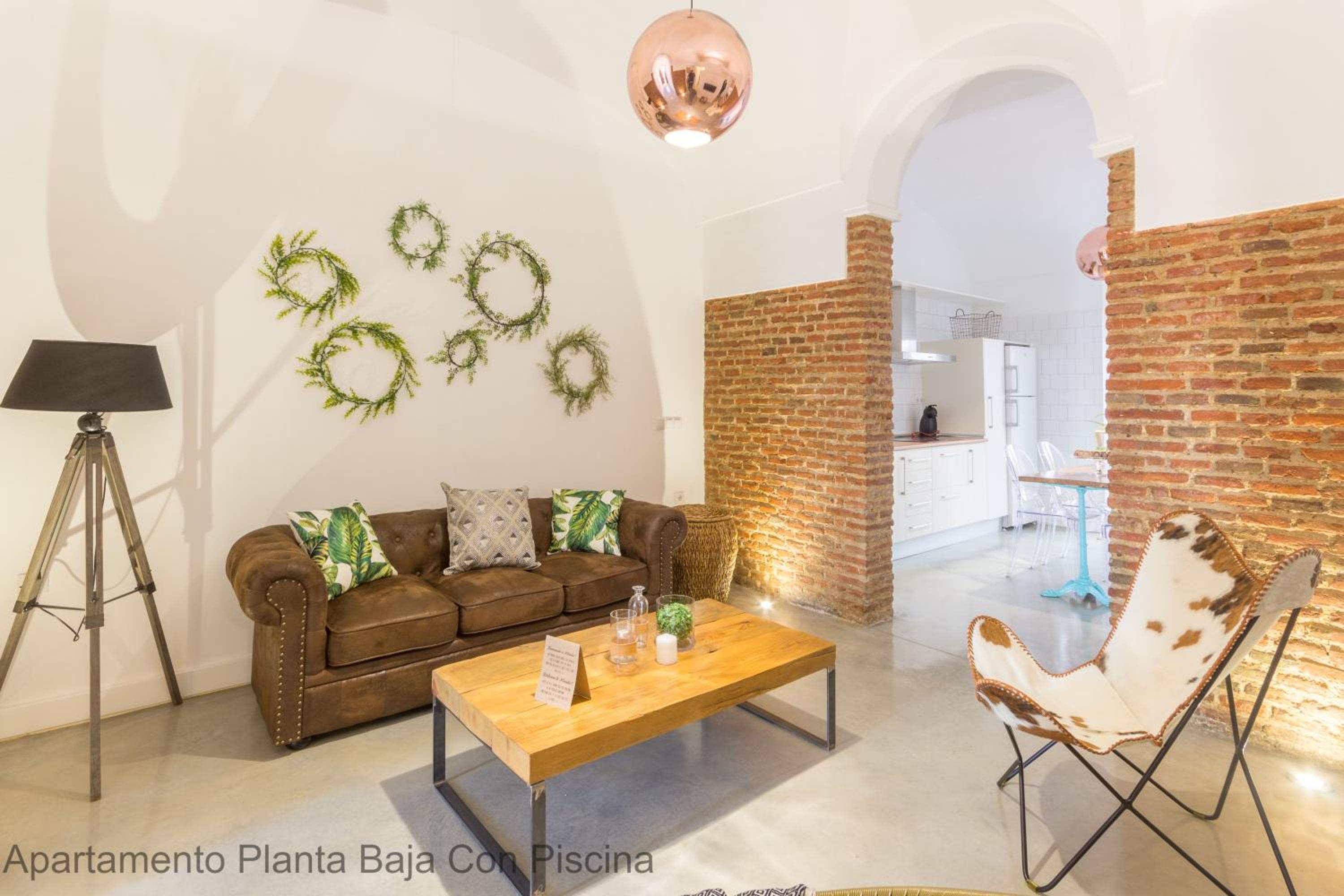 Apartamento de Dos Habitaciones con Piscina