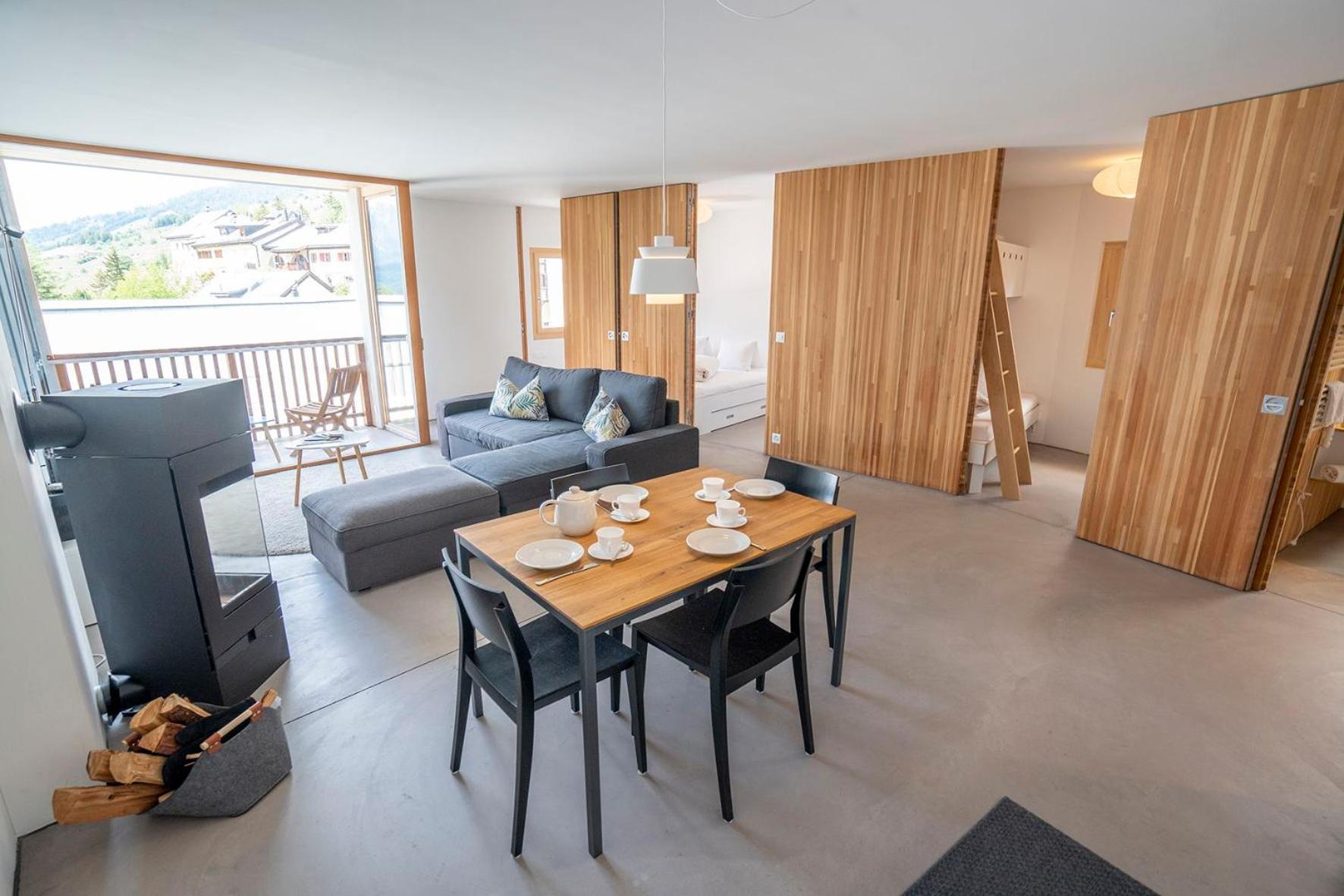 Apartment with Mountain View photo 3