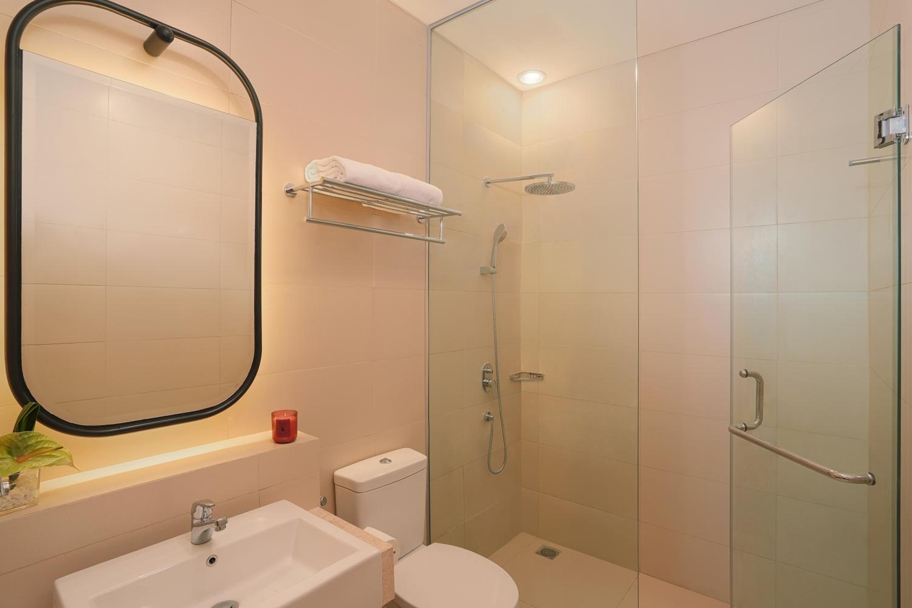 Two Bedroom Executive - Photo 3