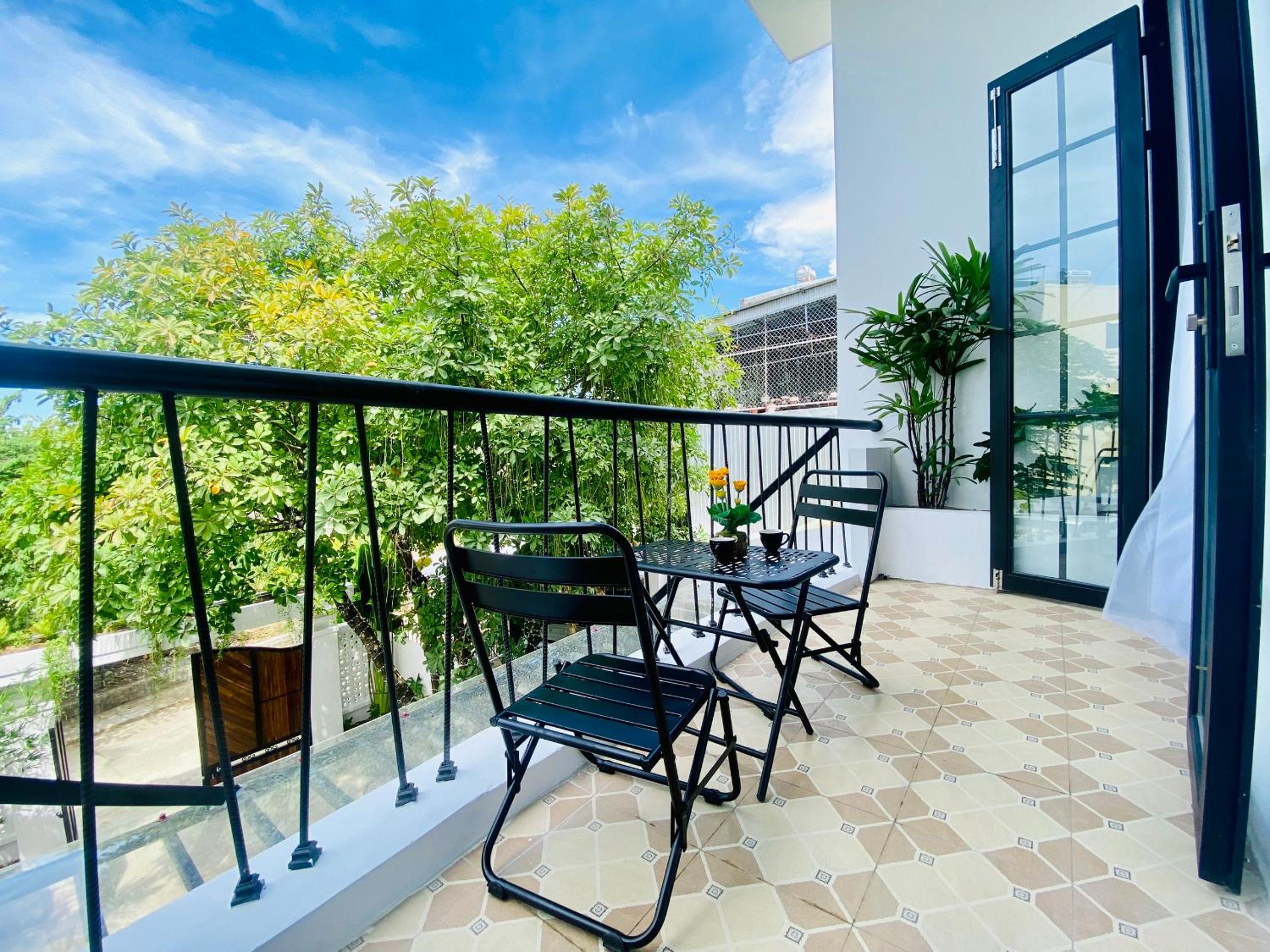 Queen Room with Balcony photo 2