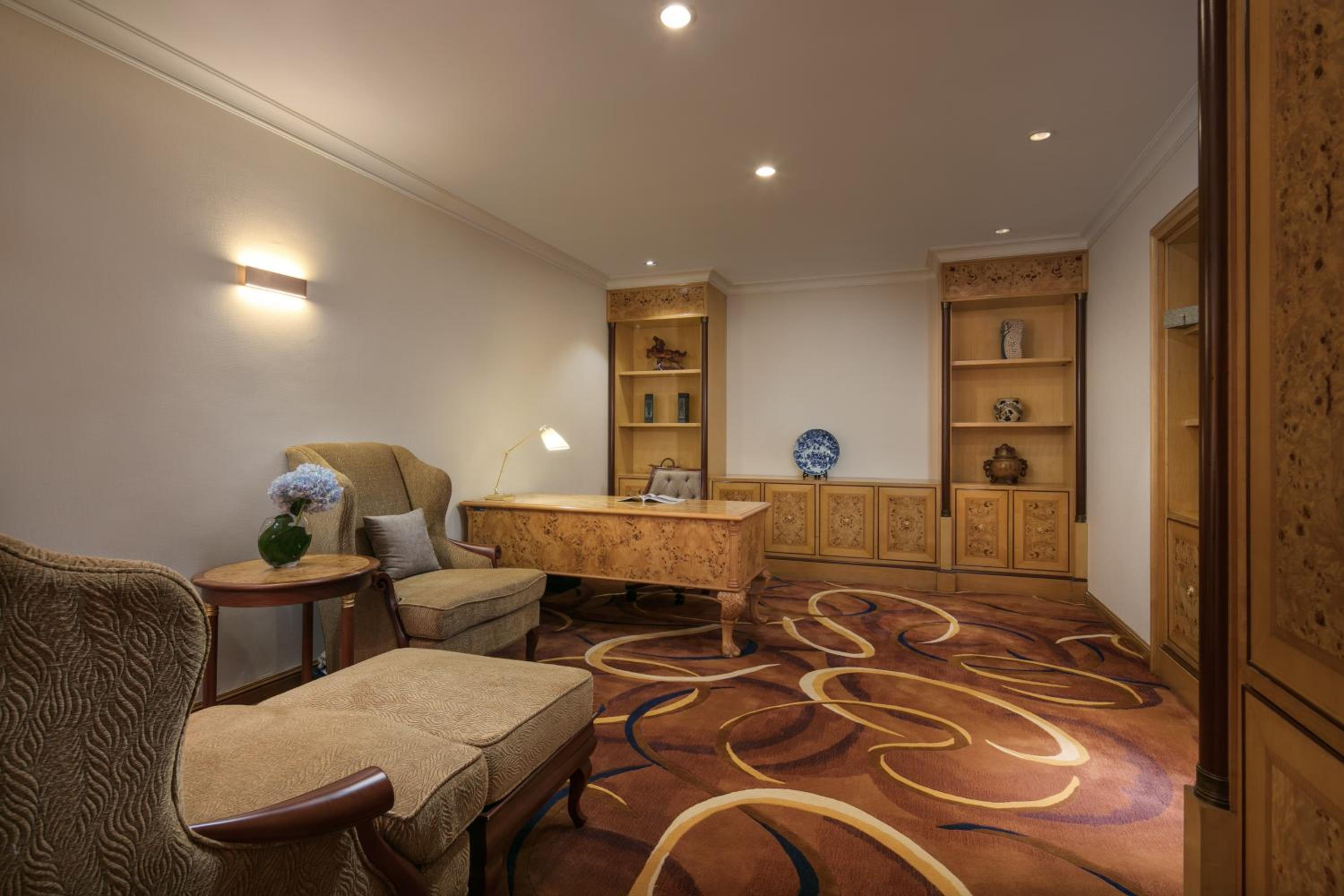 President Room, Tower Lounge access level, 2 King, City view photo 1