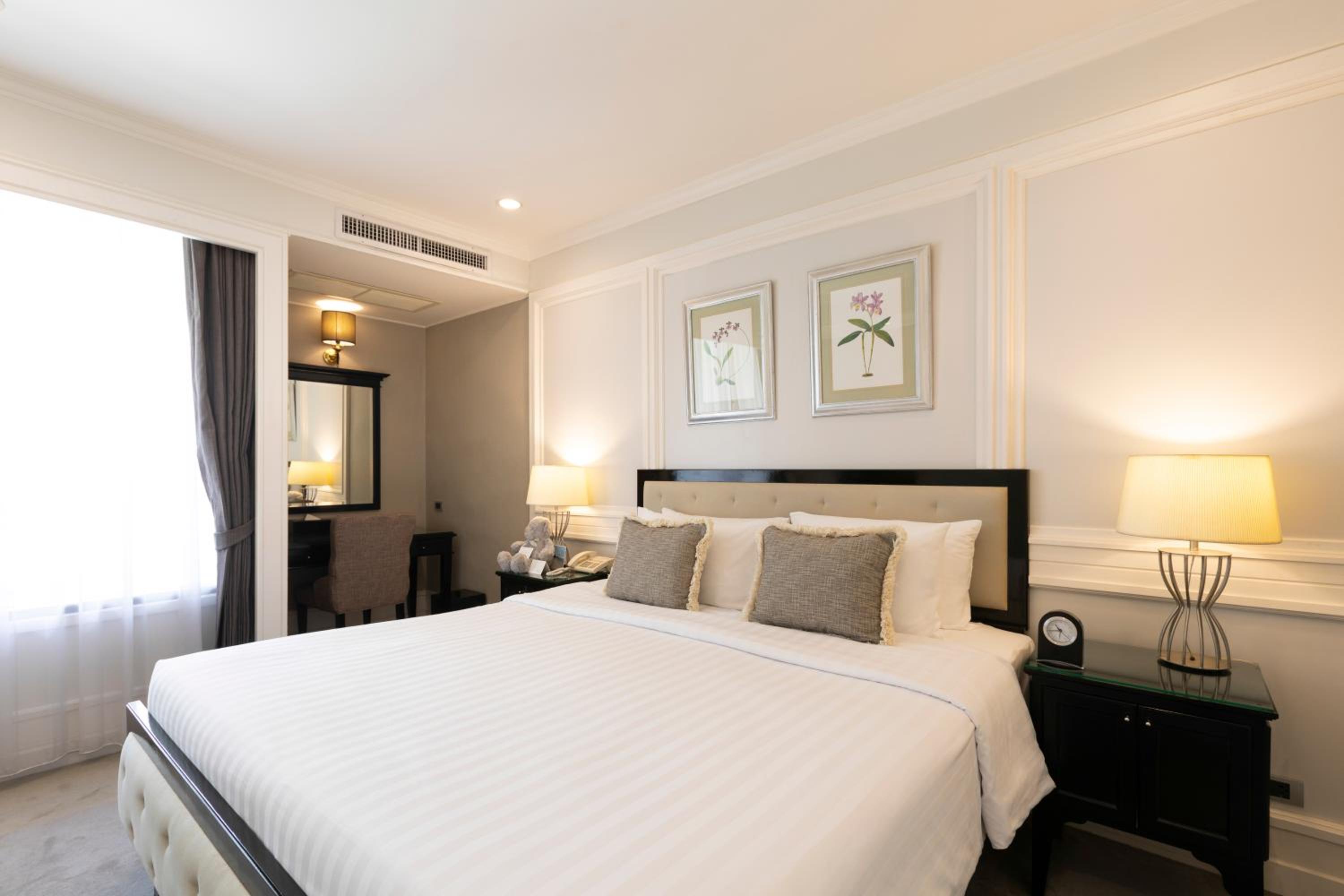 One Bedroom Suite with Lounge Access photo 3