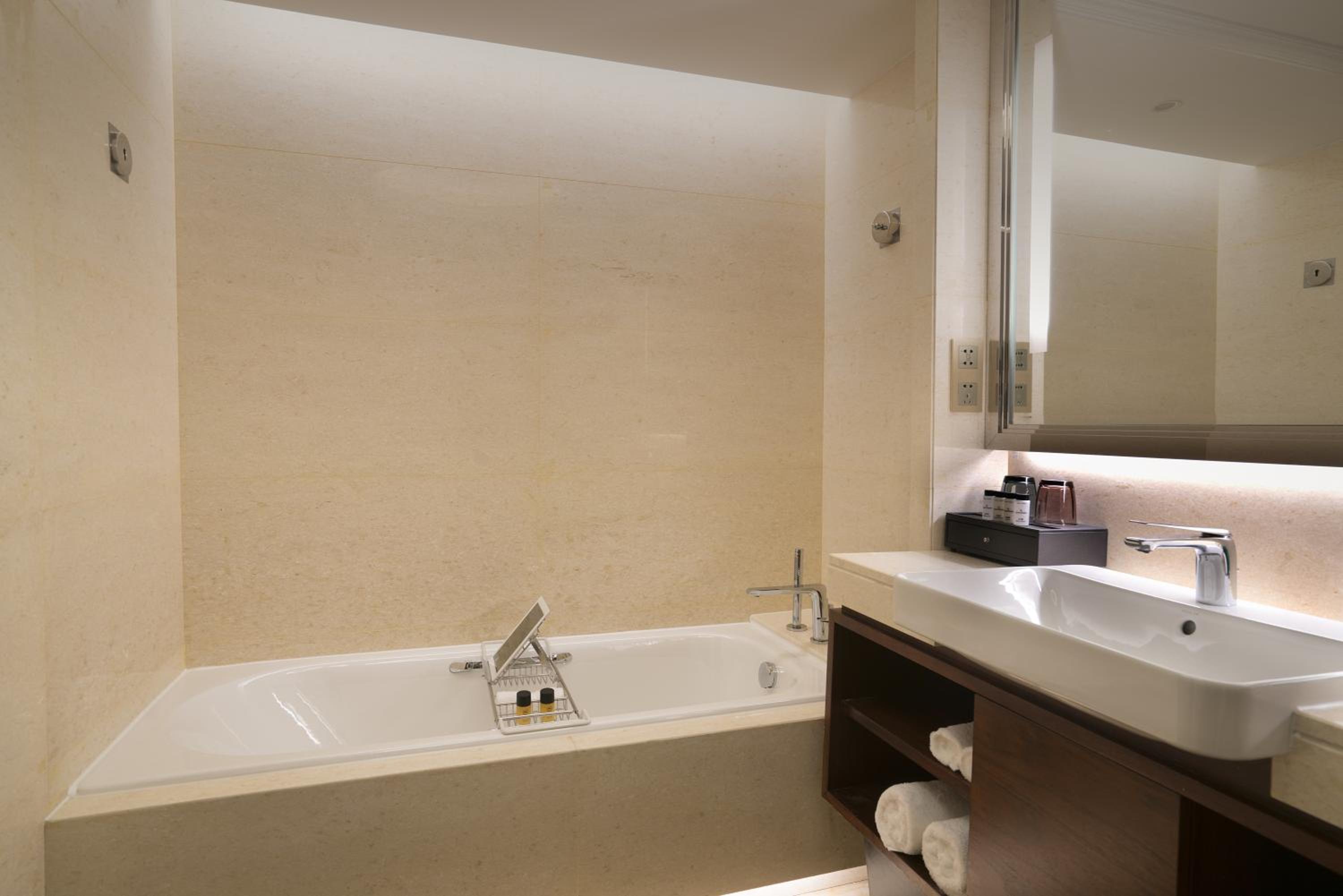 Grand City View Twin Room, Guest room, 2 Twin/Single Bed(s) - Photo 2