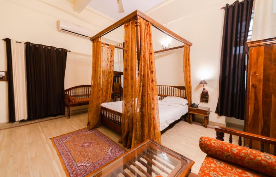 Queen Room