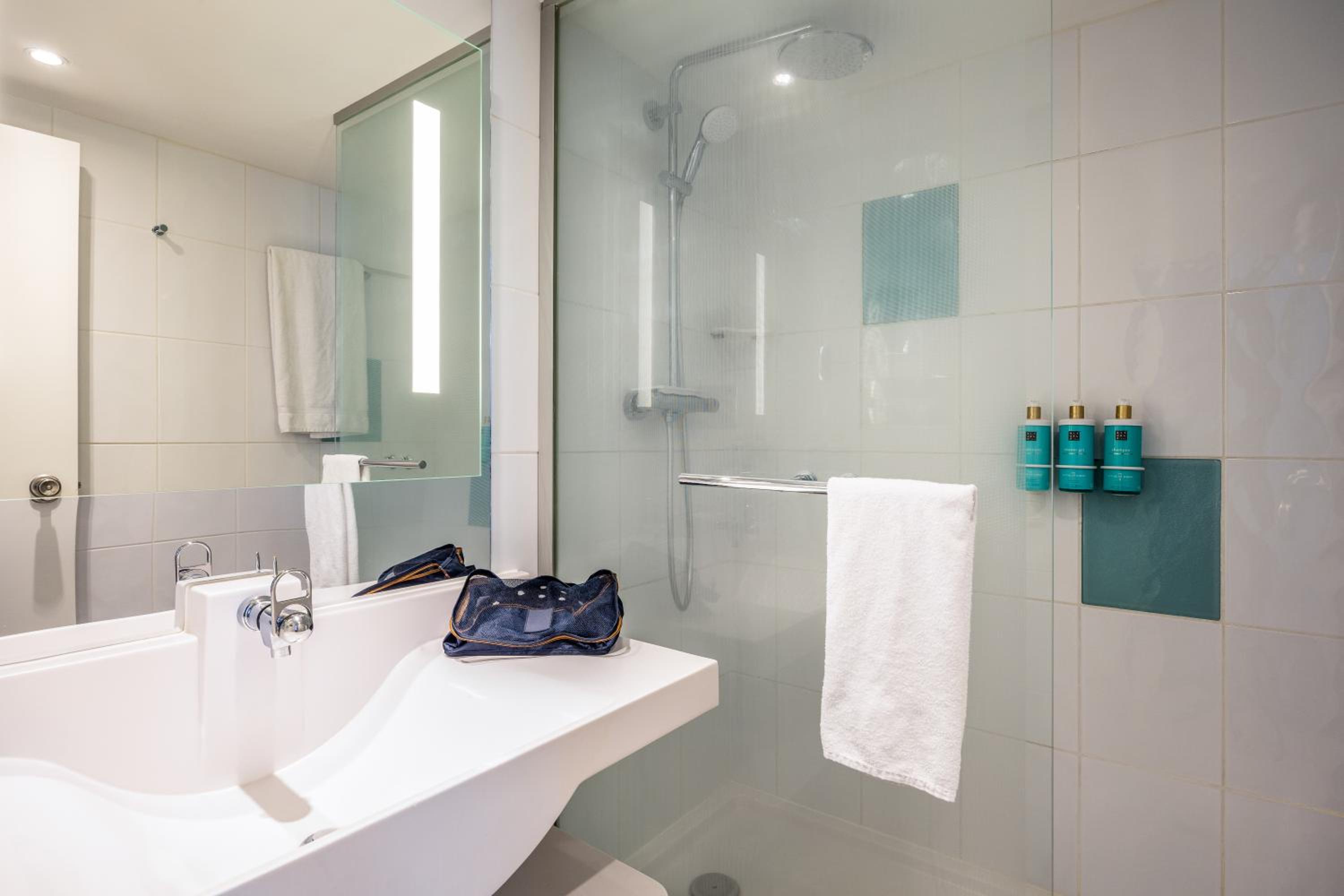 Superior Room with Double Bed and Sofa - Photo 4