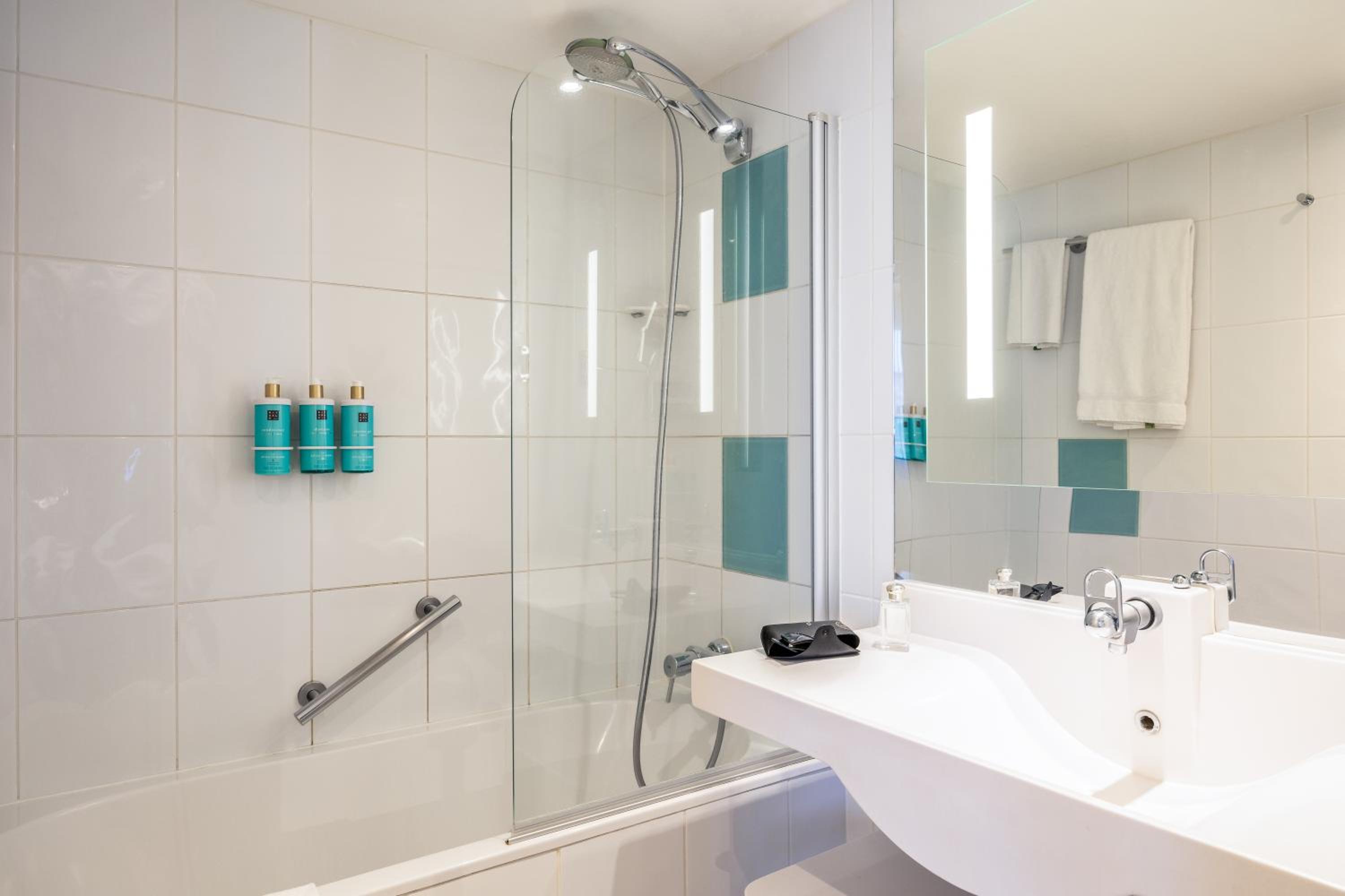 Executive Queen Suite - Photo 14