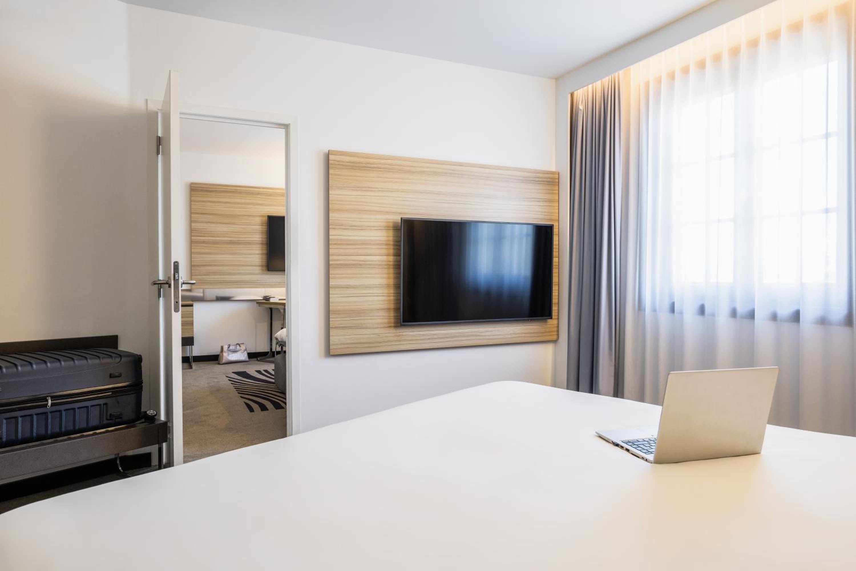 Executive Queen Suite - Photo 13