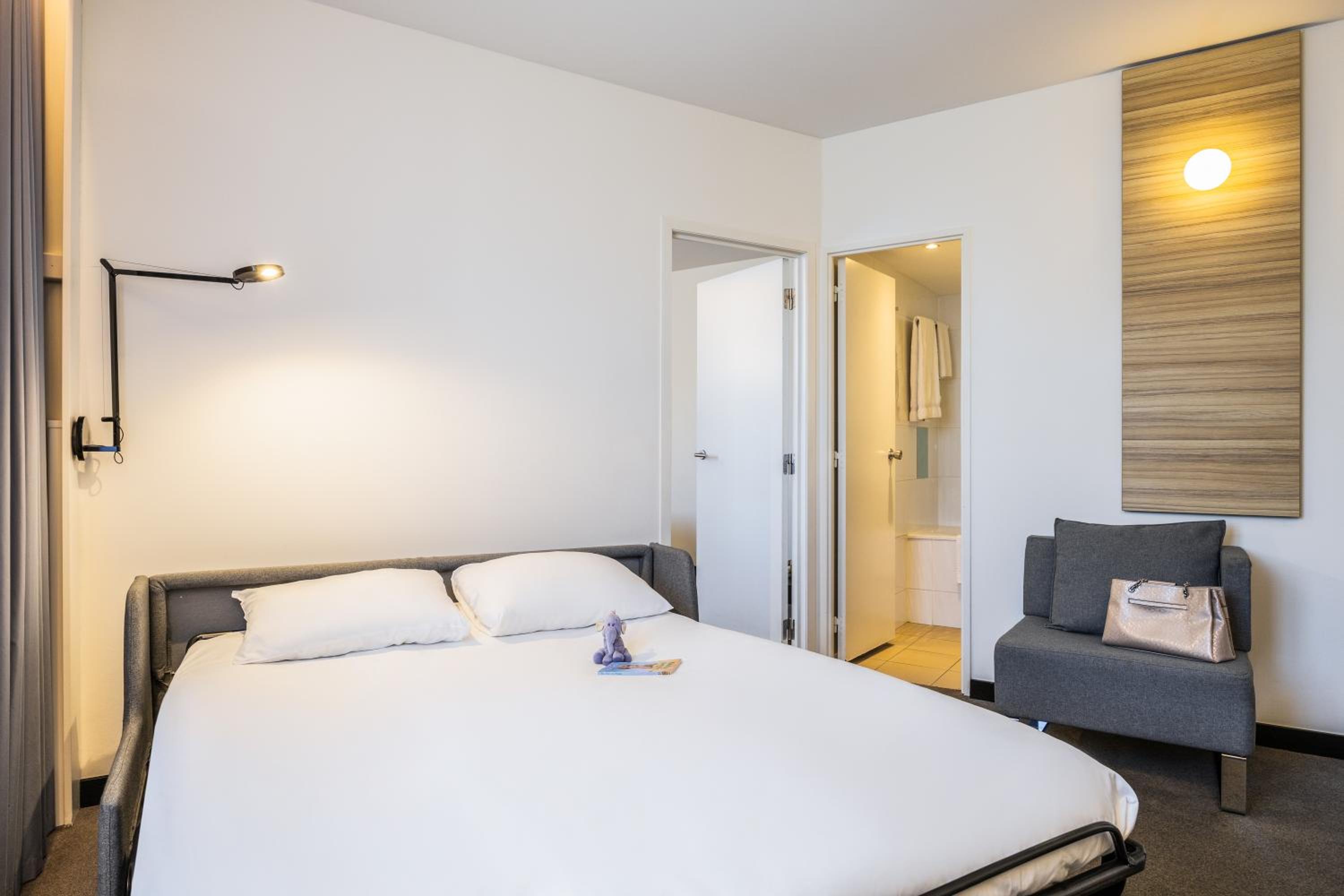 Executive Queen Suite - Photo 11