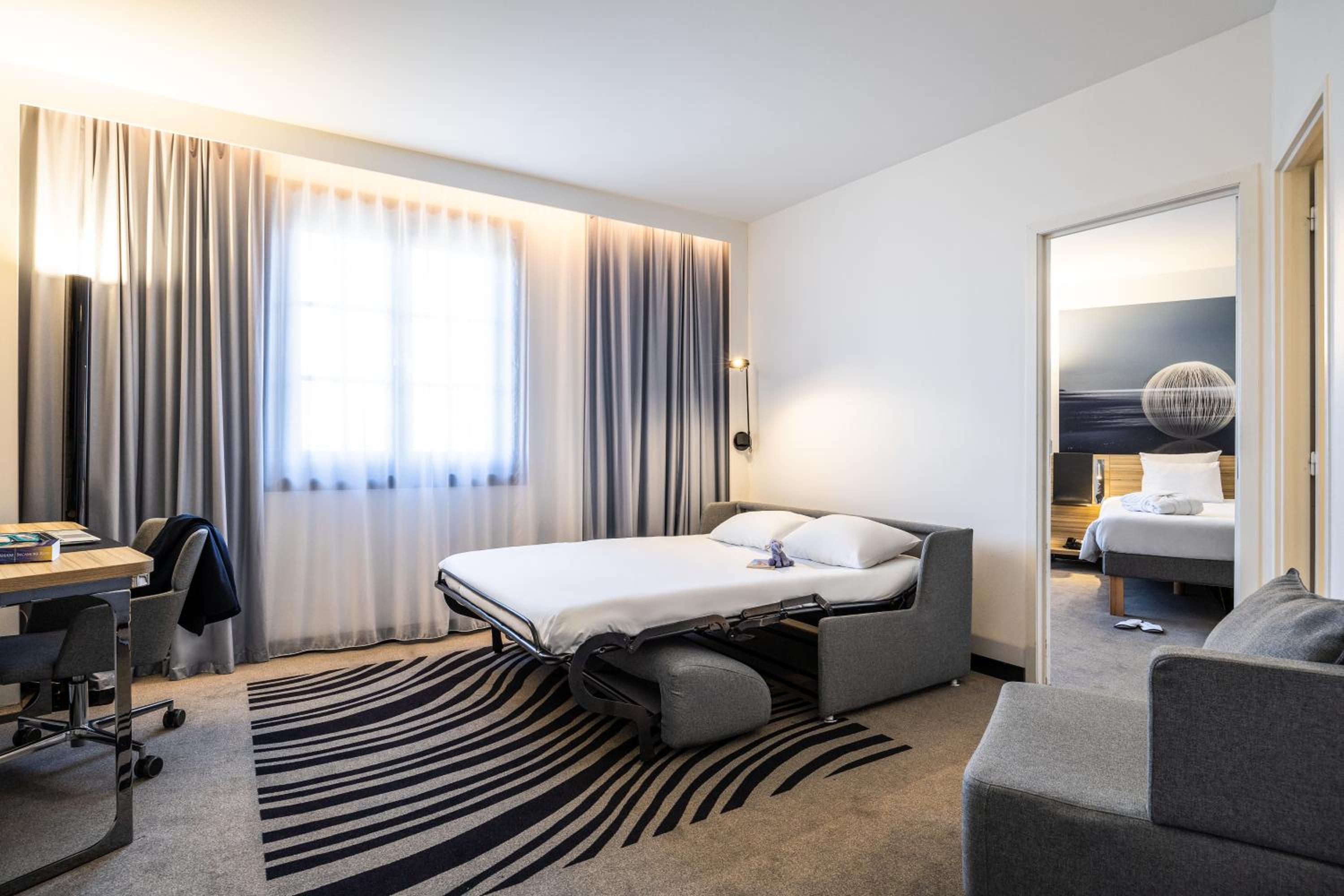 Executive Queen Suite - Photo 15