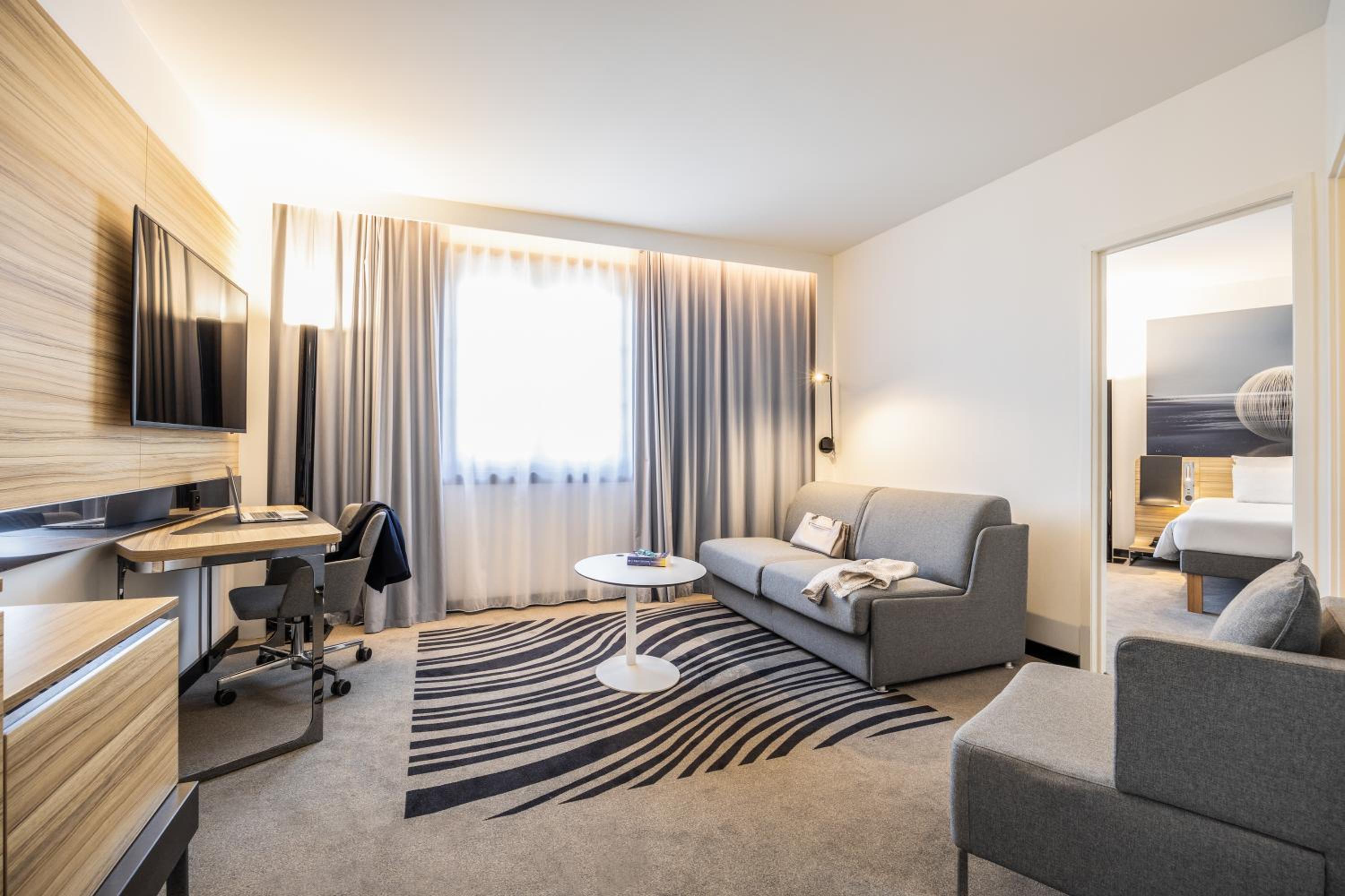 Executive Queen Suite - Photo 16