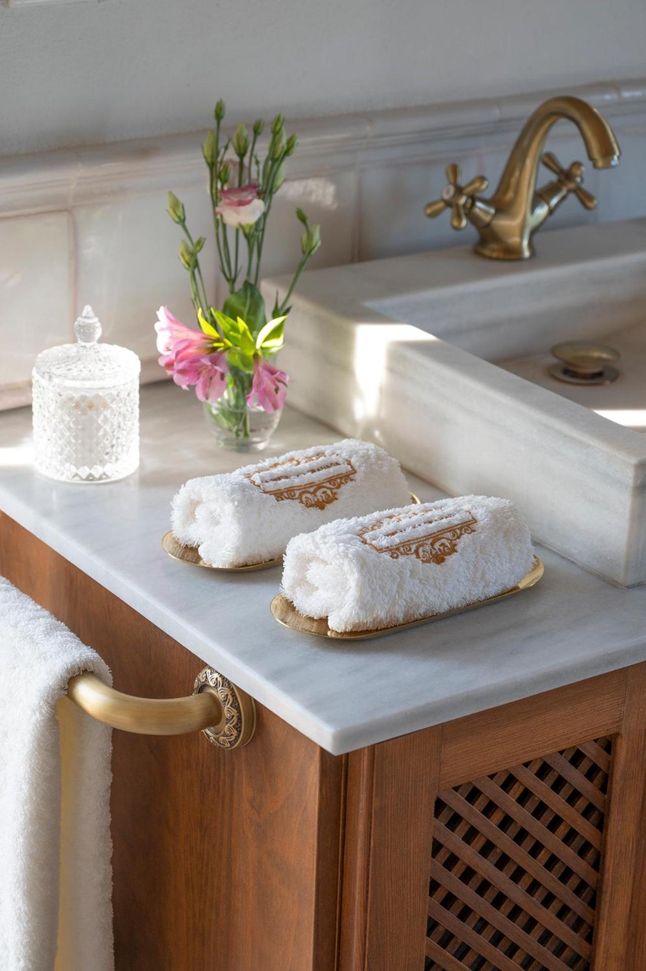 Deluxe Suite with Spa Bath - Photo 18