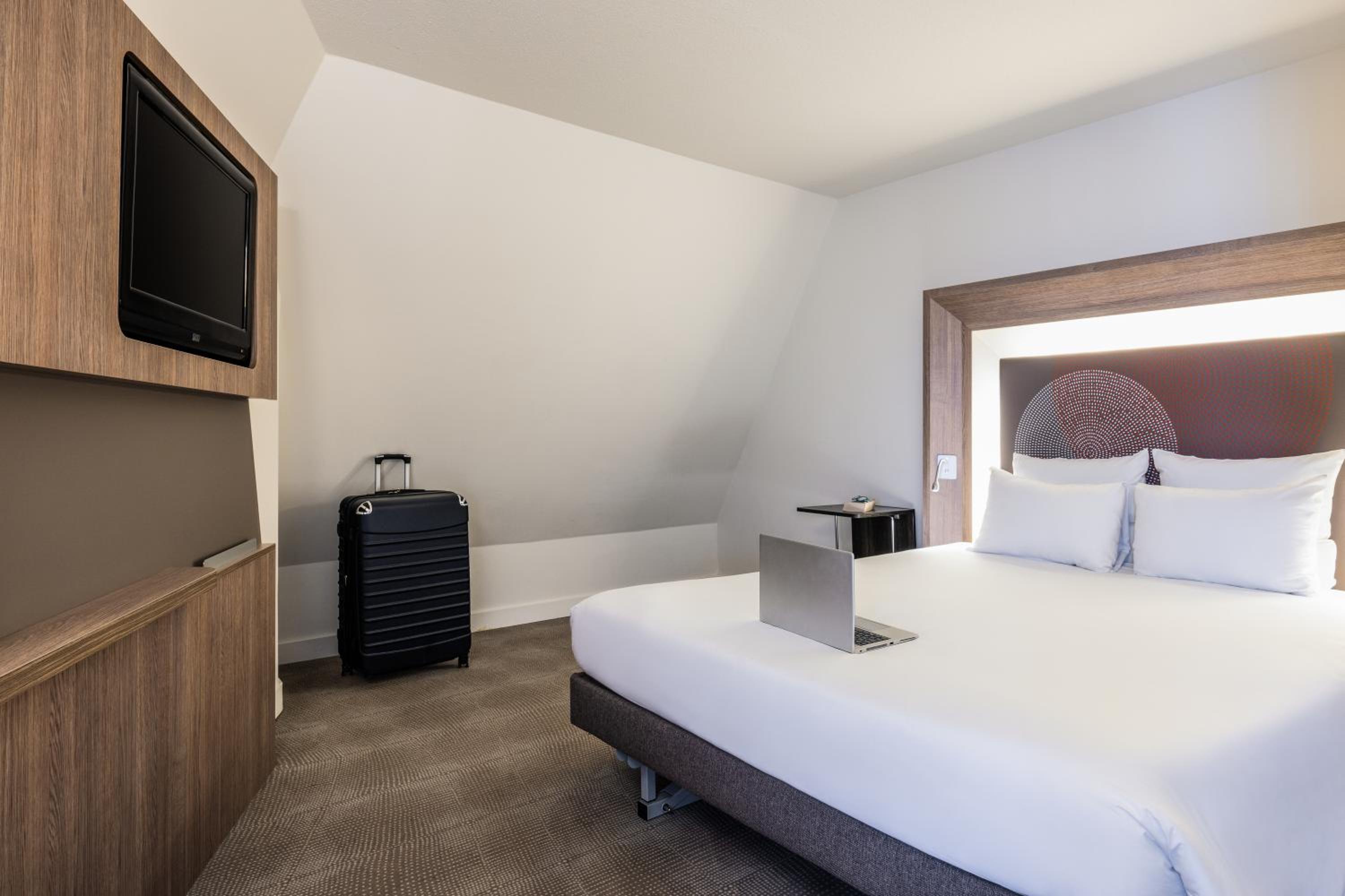 Accessible Superior Room with Double Bed and Two Sofabeds