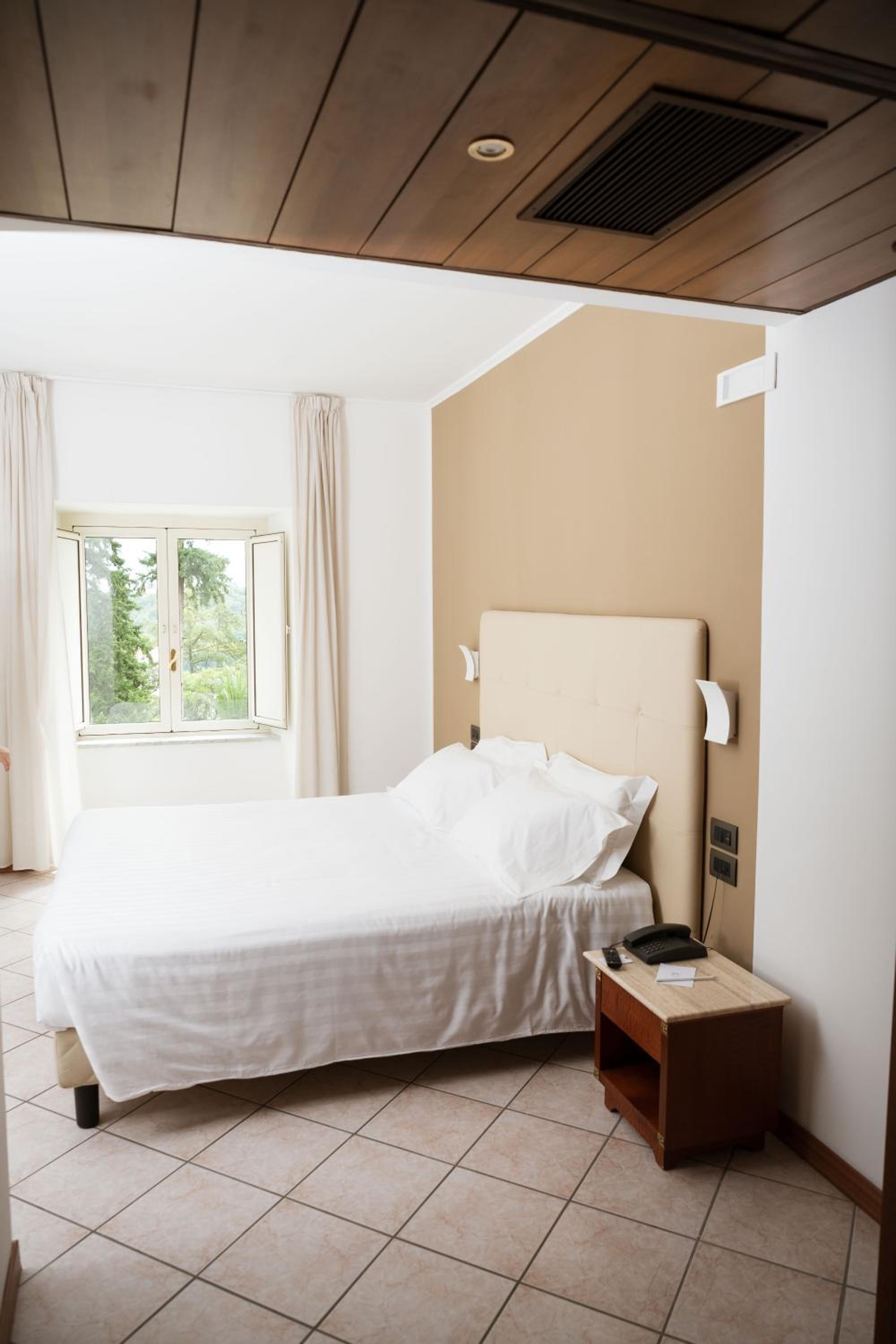 Superior Double or Twin Room with Spa Access - Photo 2