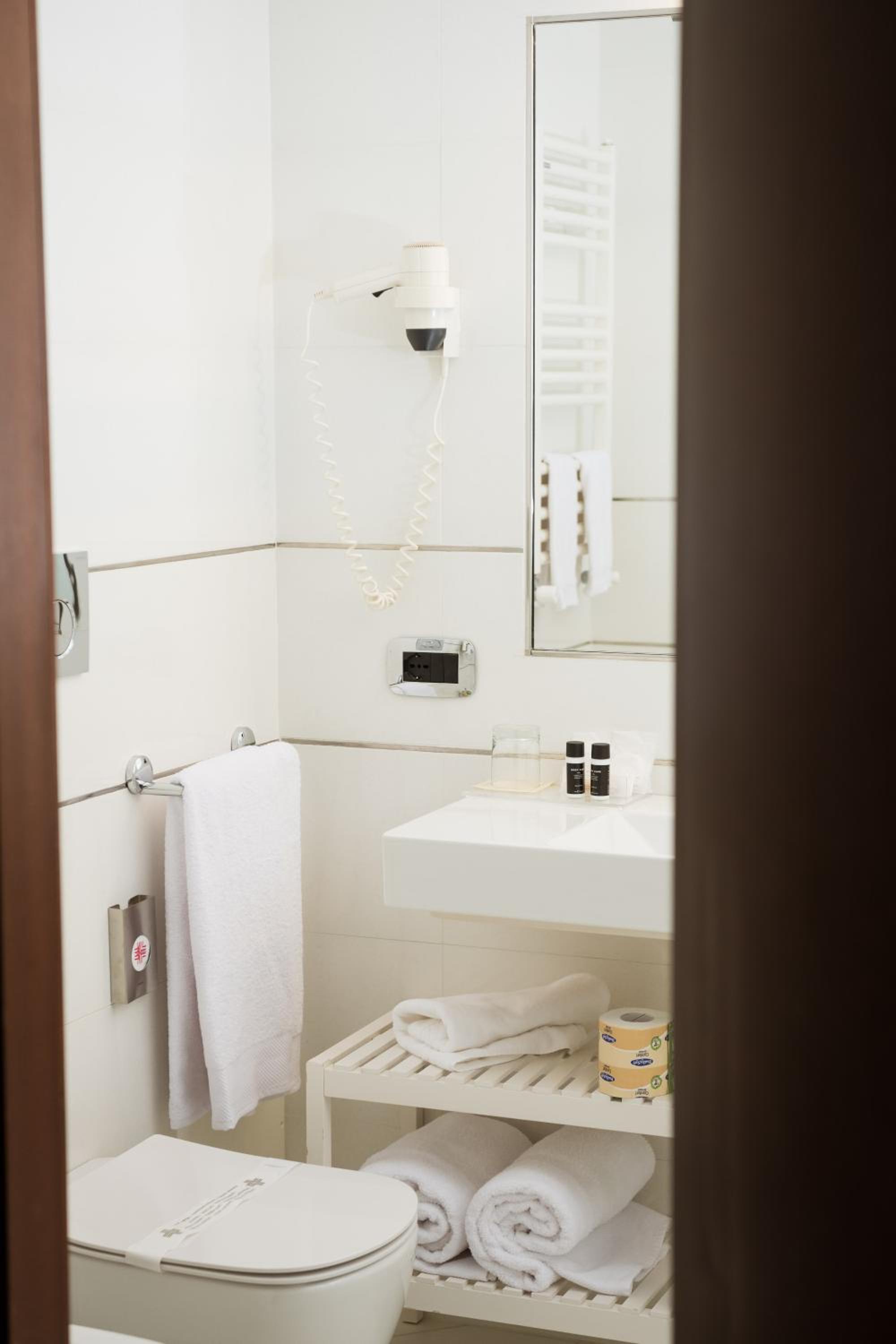 Superior Double or Twin Room with Spa Access - Photo 6