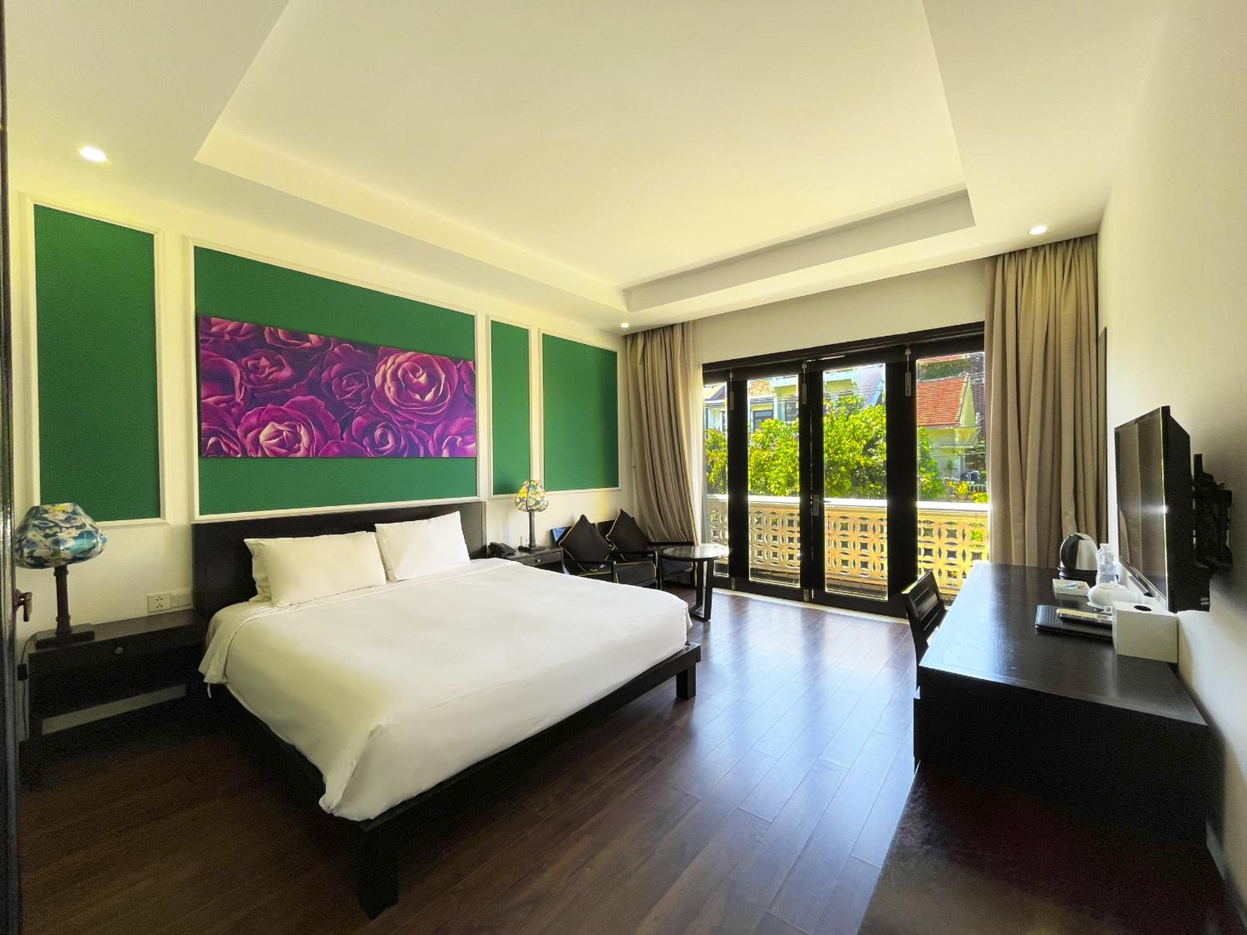 Deluxe Double Room Garden or City View with Balcony and Bathtub, photo 6