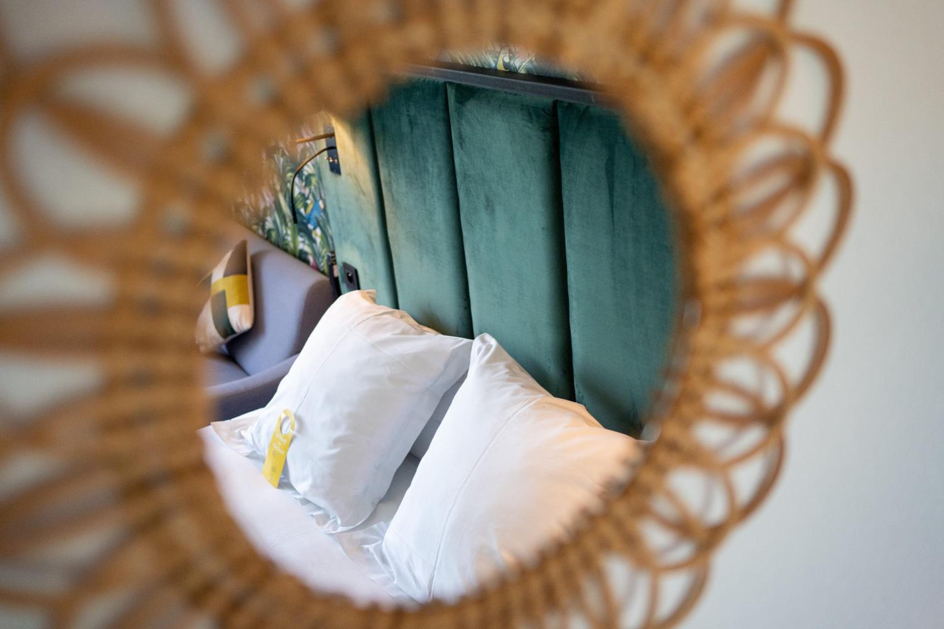 Comfort Room - 1 Room - 1 Queen Bed 1 Sofa Bed - Photo 4