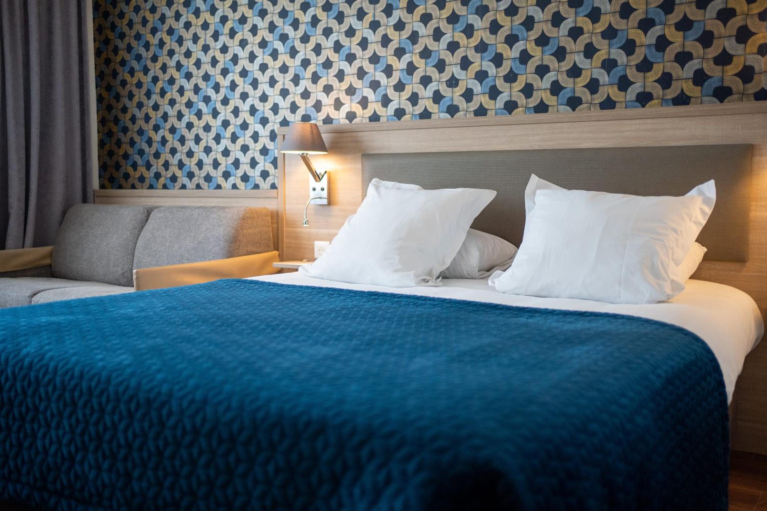 Standard Room - 1 Queen Bed 1 Sofa Bed