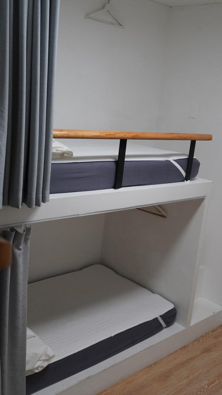 Small Twin Room - Photo 9