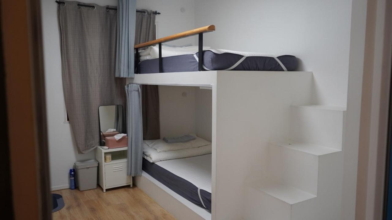 Small Twin Room - Photo 11