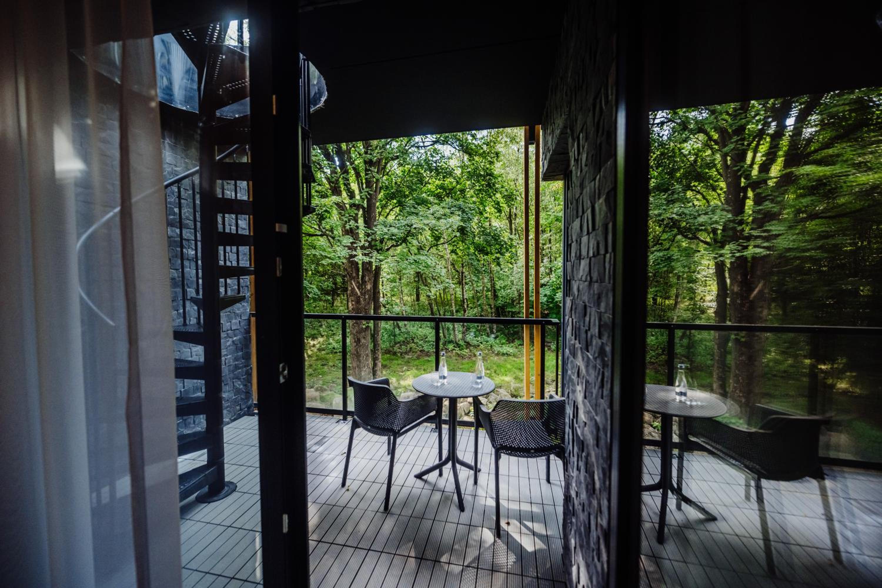 Apartment with Terrace - Photo 4