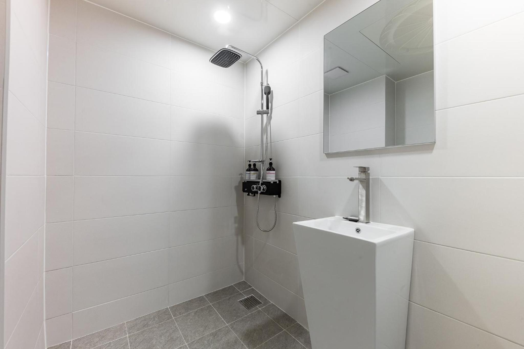Standard Double Room - Photo 8