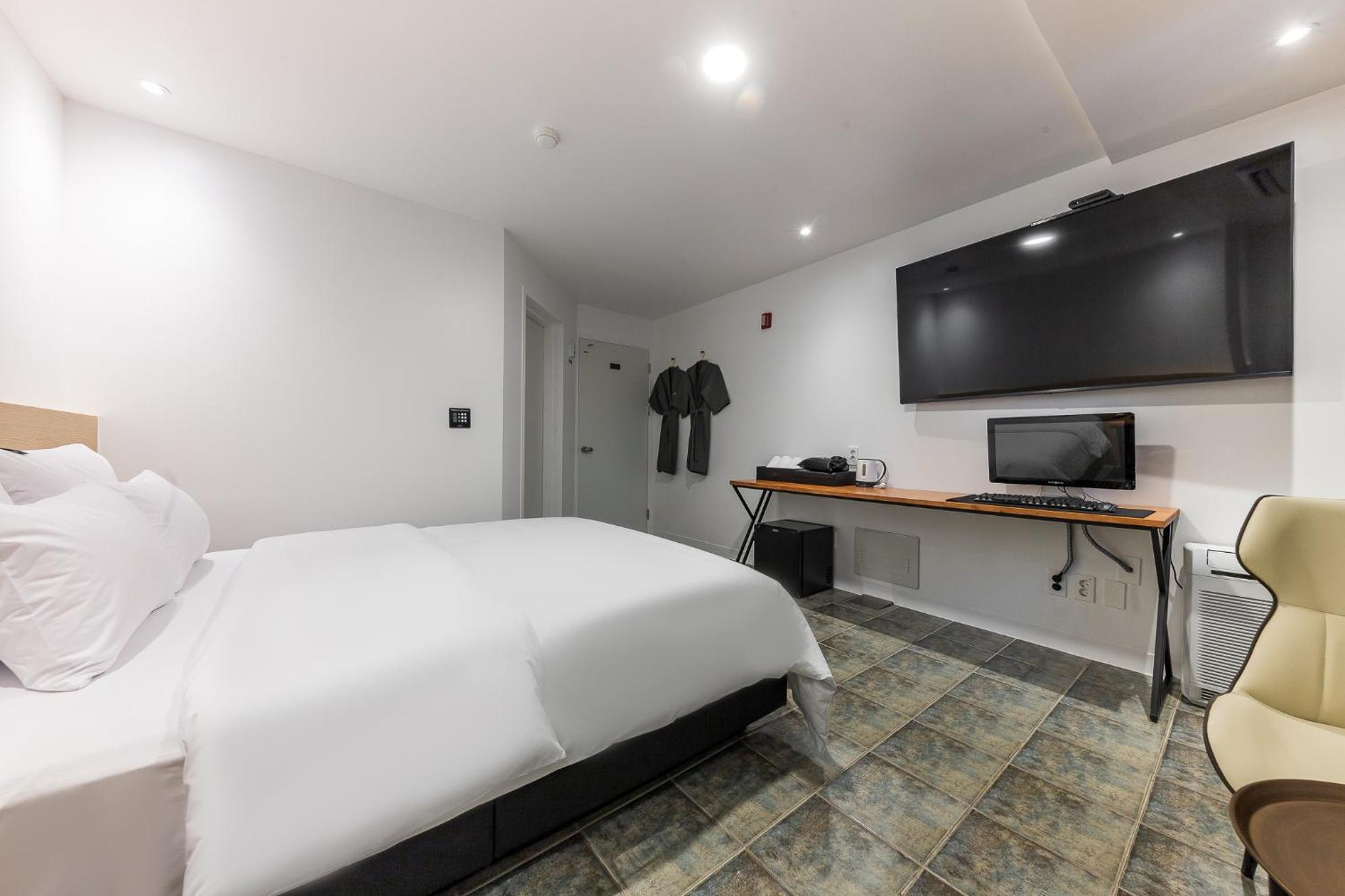Standard Double Room - Photo 5