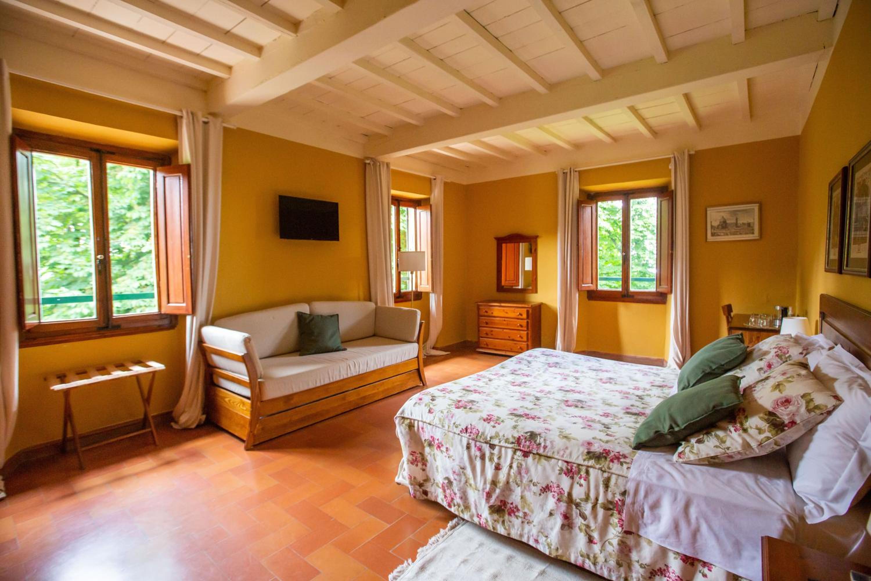 Large Double Room photo 1