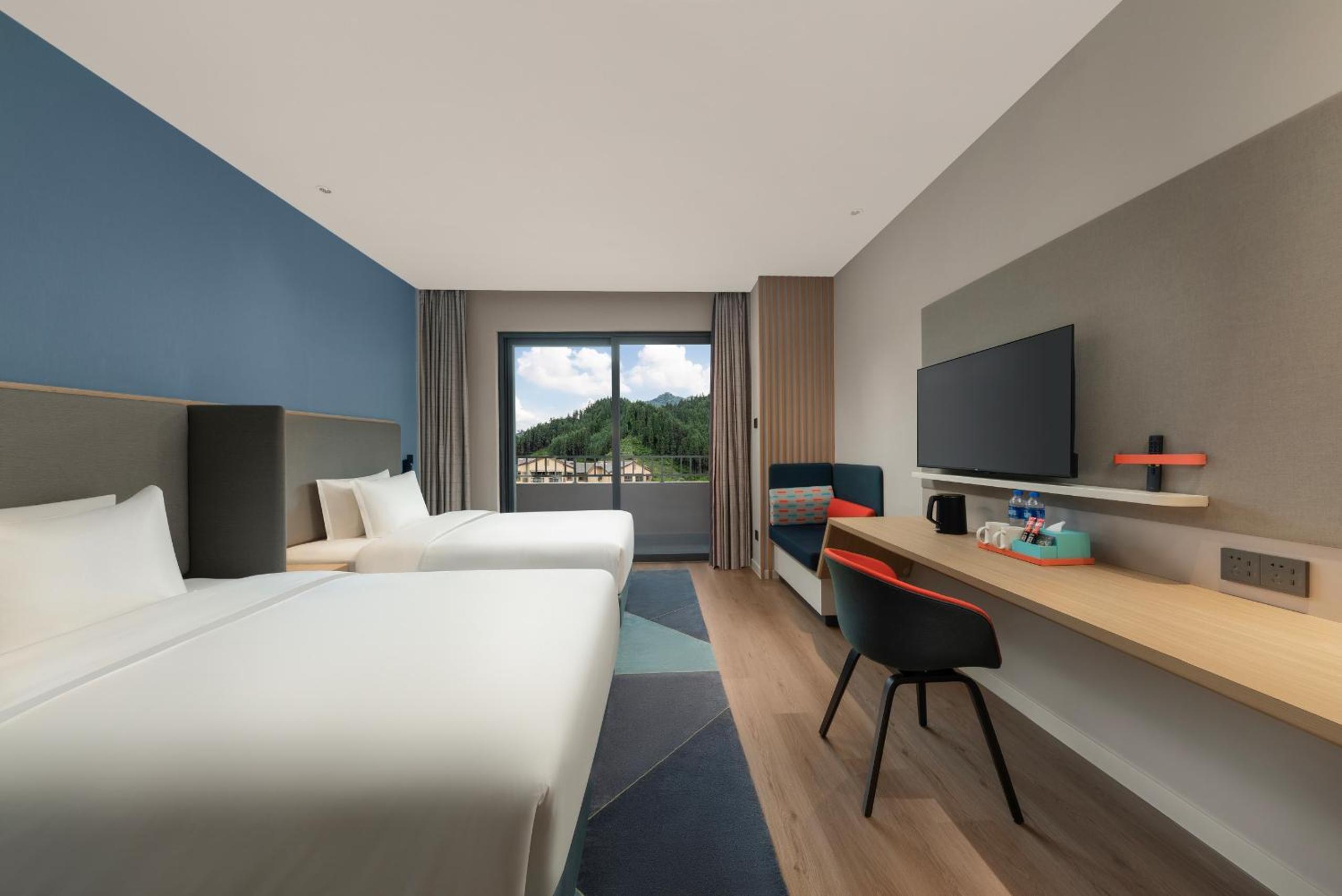 Standard Twin Room with Balcony