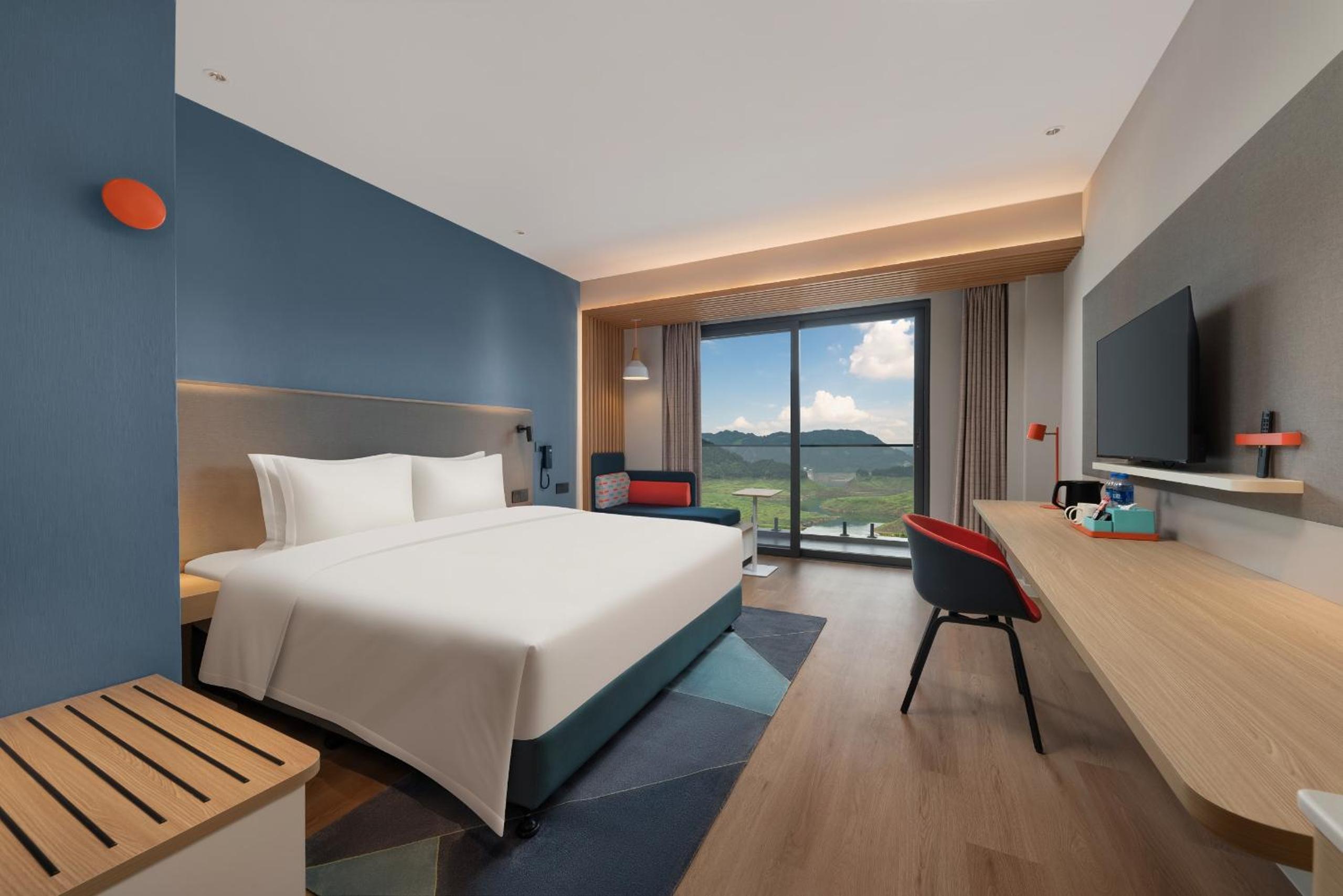 Standard King Room with Balcony and River View