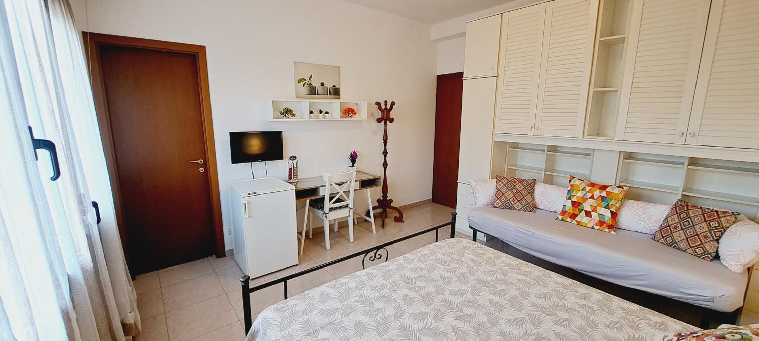 Triple Room with Private Bathroom - Photo 9