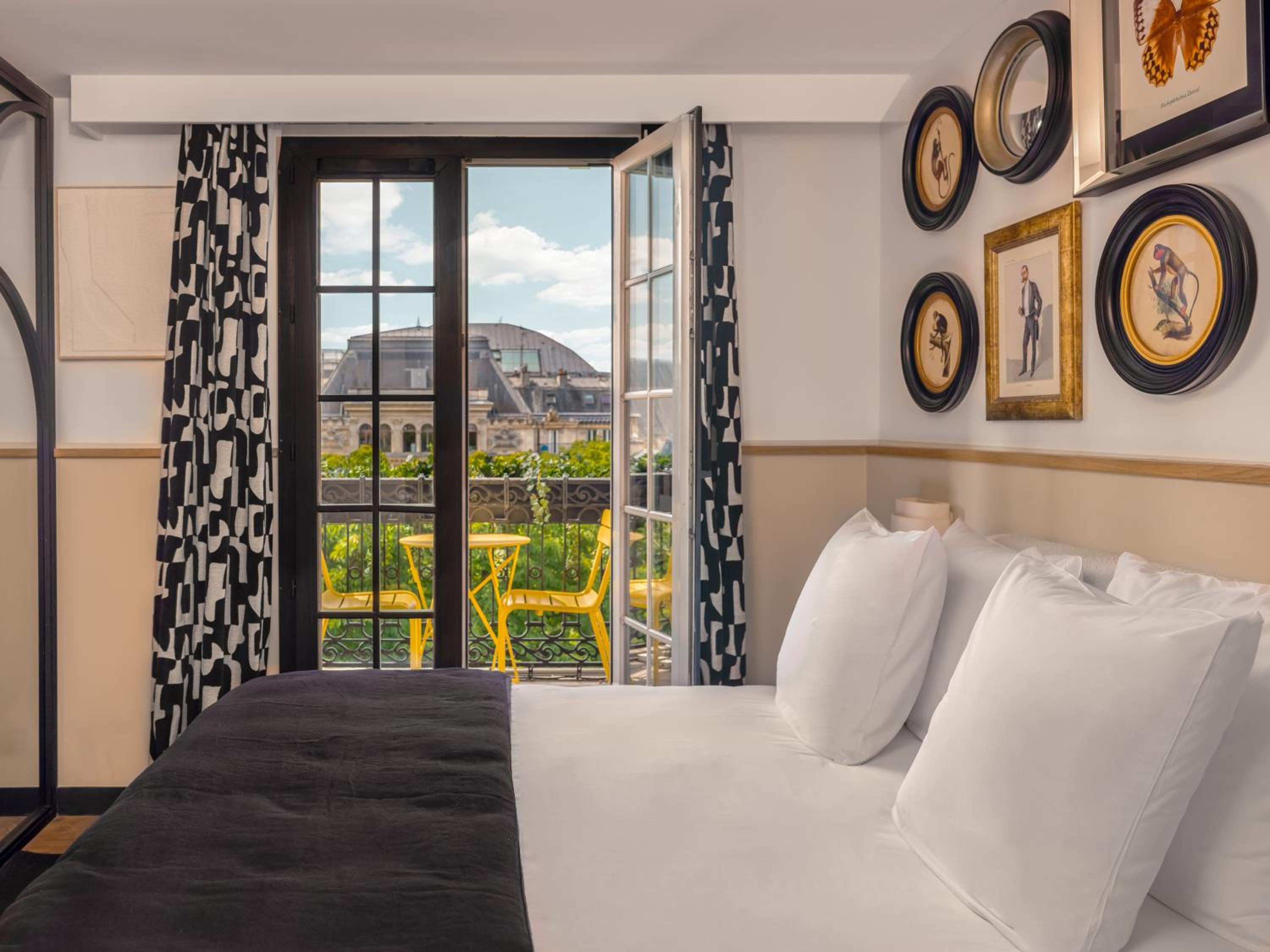 Junior Suite with Balcony Paris View  photo 1