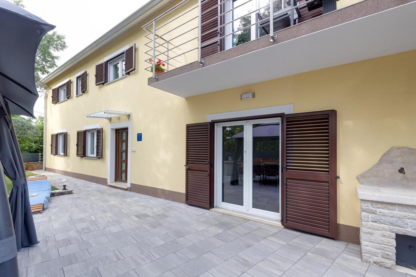 Three-Bedroom House photo 2