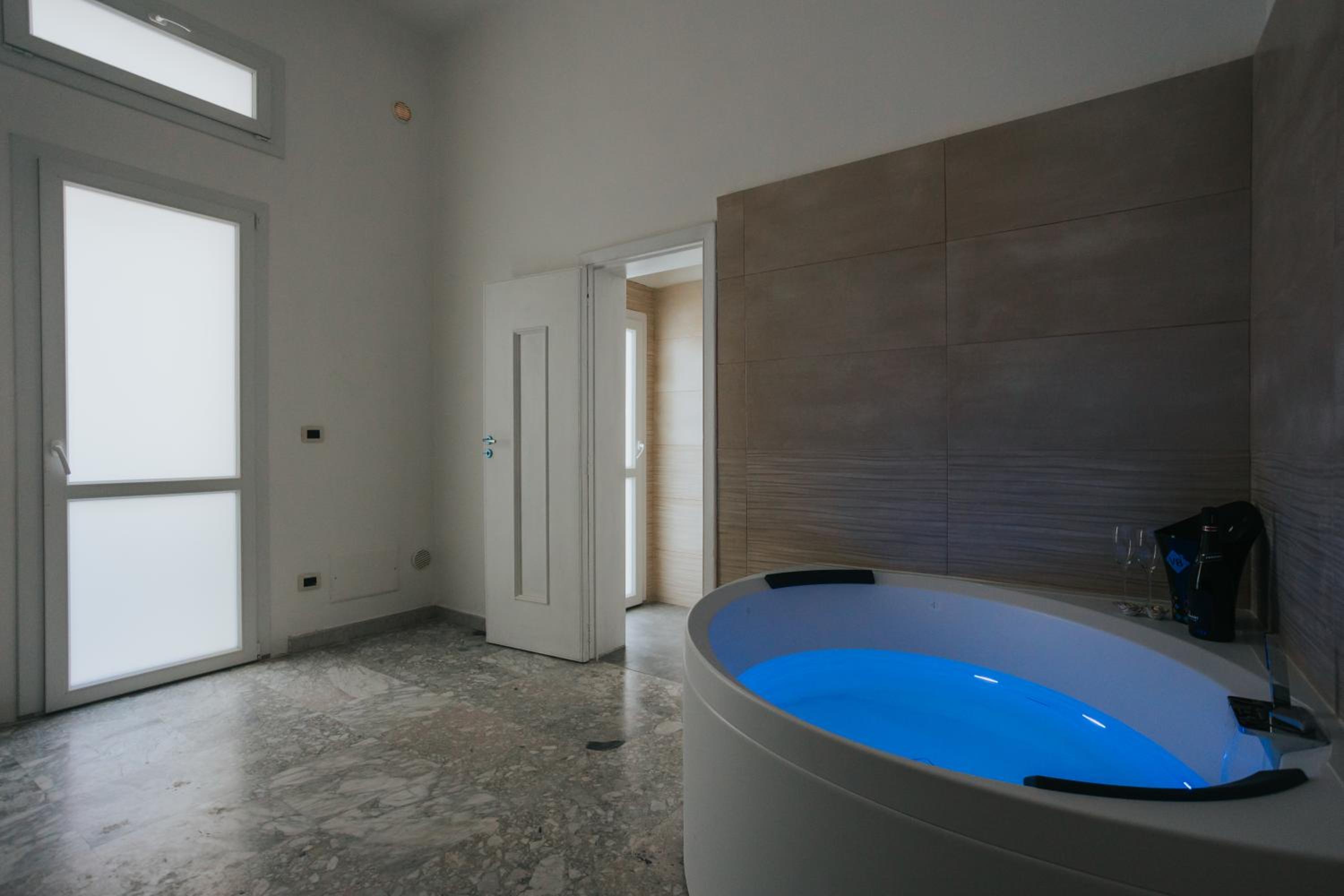 Deluxe Double or Twin Room with Spa Bath - Photo 26
