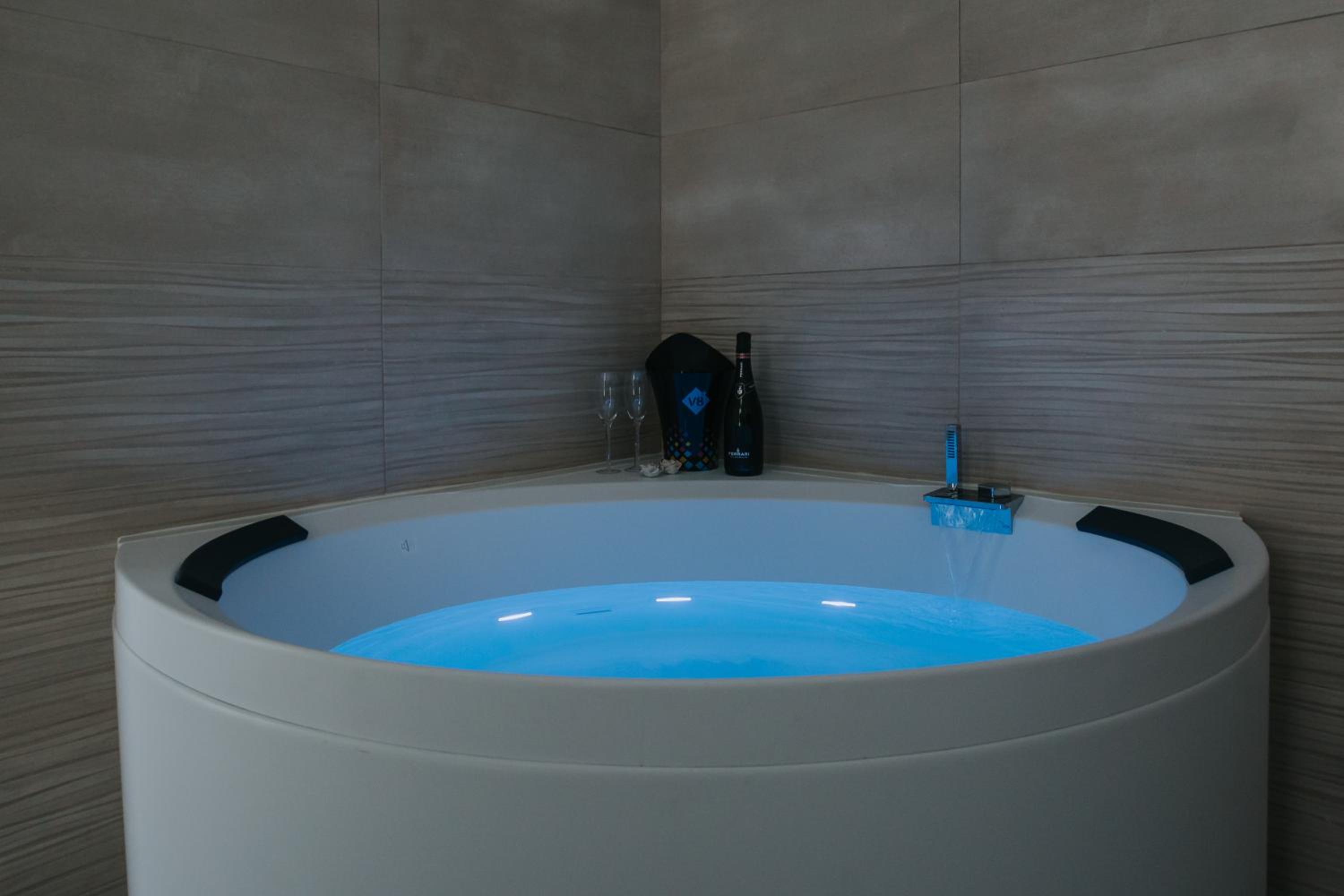 Deluxe Double or Twin Room with Spa Bath - Photo 32