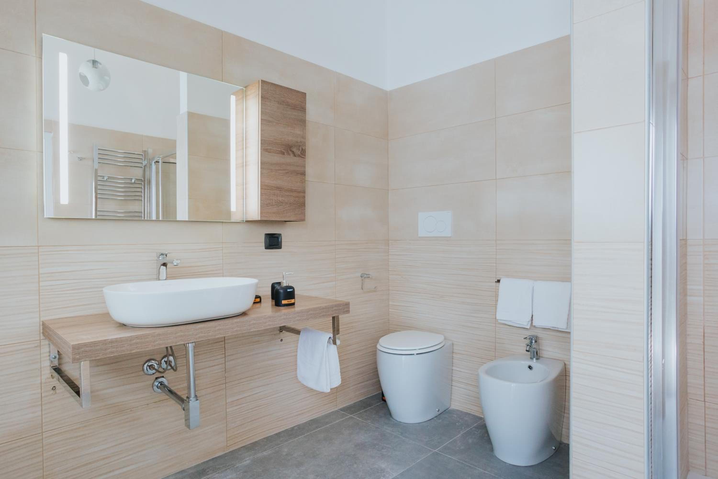 Deluxe Double or Twin Room with Spa Bath - Photo 13