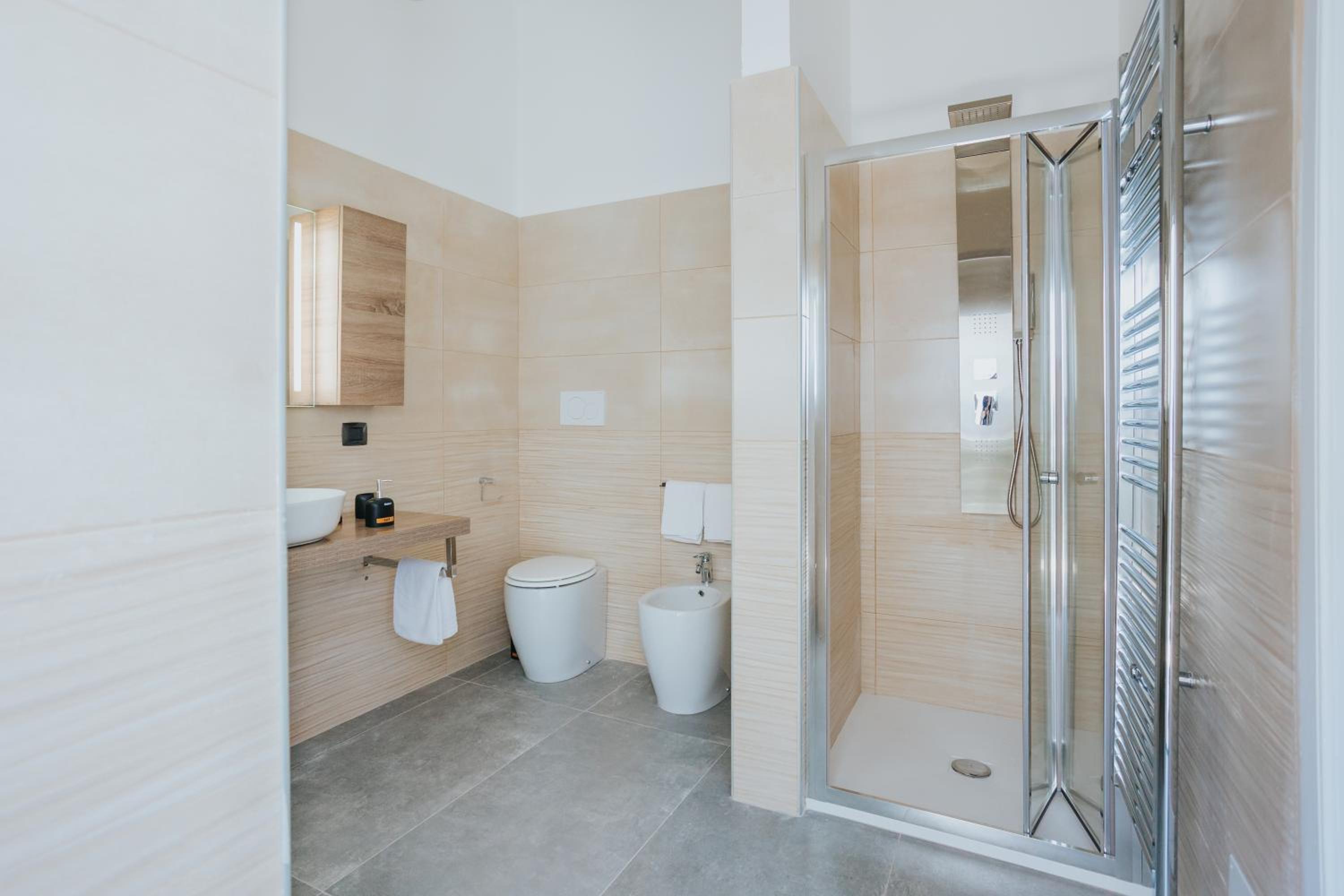 Deluxe Double or Twin Room with Spa Bath - Photo 3